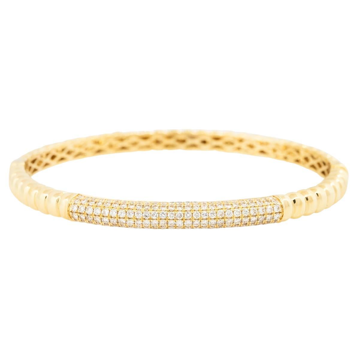 1.30 Carat Diamond Ribbed Bangle Bracelet 18 Karat in Stock For Sale