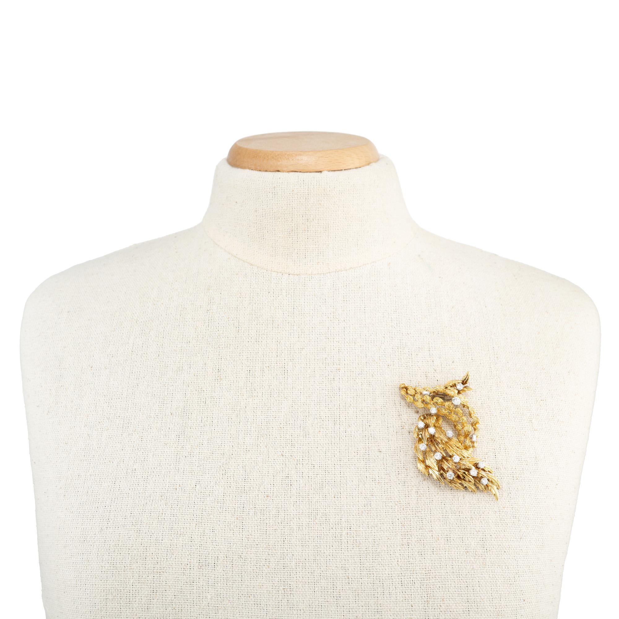 Women's 1.30 Carat Diamond Textured Gold Brooch For Sale