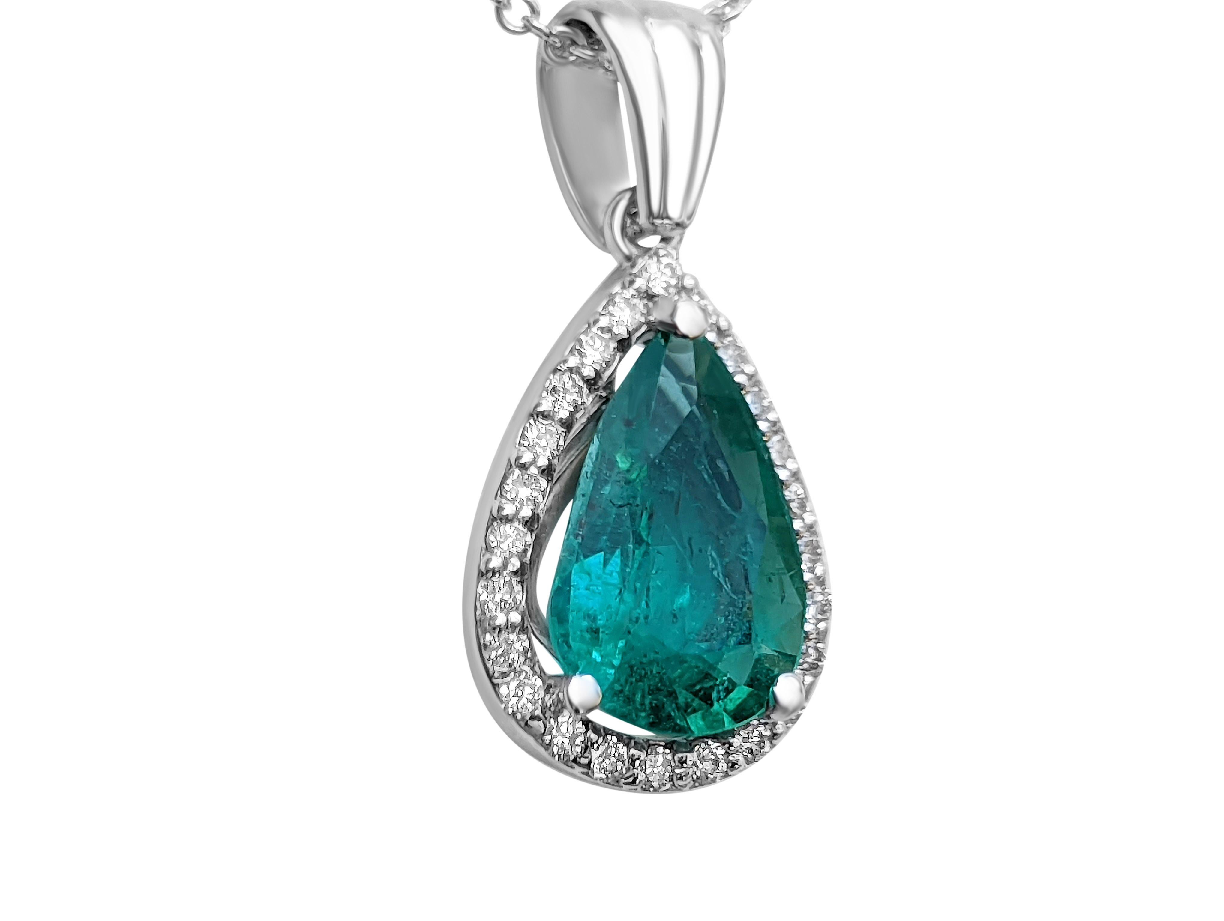 1.30 Carat Emerald and 0.19 Ct Diamonds, 14 Kt. White Gold, Pendant Necklace In New Condition In Ramat Gan, IL