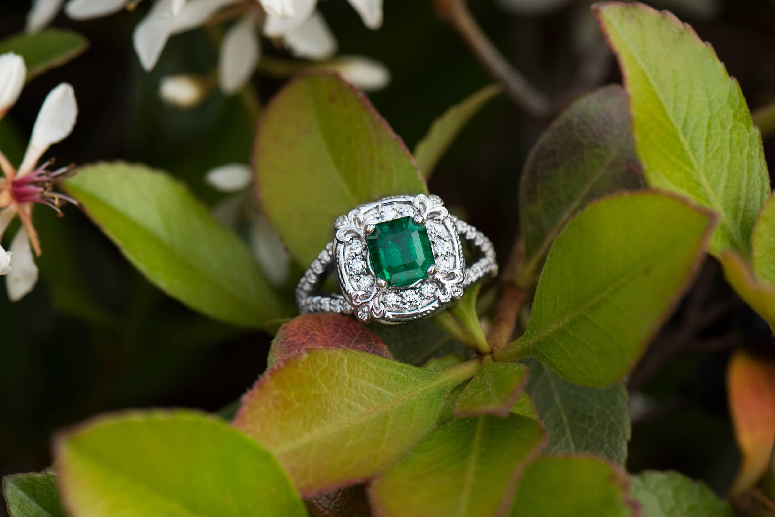 1.30 Carat Emerald and Diamond Theatre Ring in 14 Karat White Gold In New Condition For Sale In Lafayette, LA
