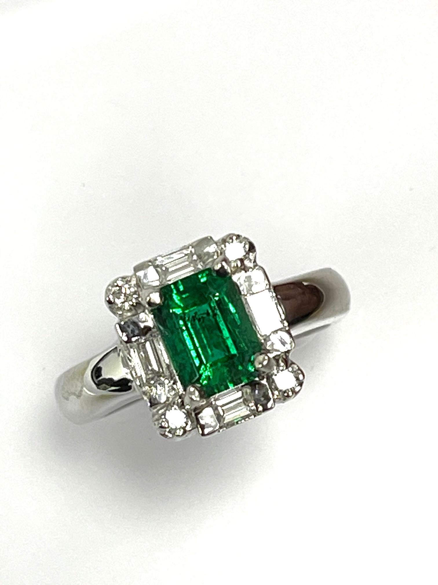 Modern 1.30 Carat Emerald Diamond Cocktail Ring For Sale