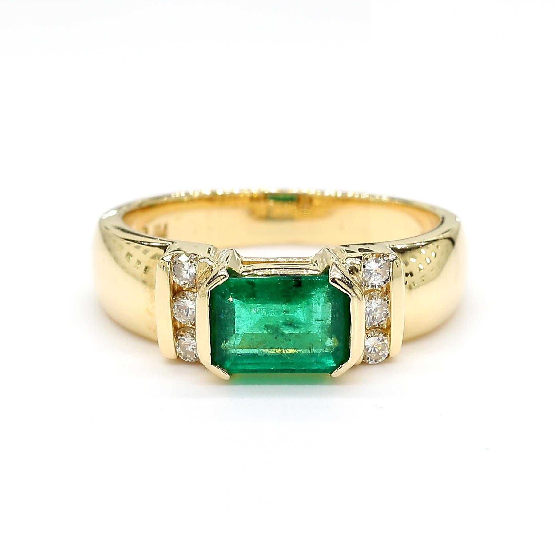 1.30 Carat Emerald Half Bezel East West Set 14K Gold Unisex Ring For Sale 5