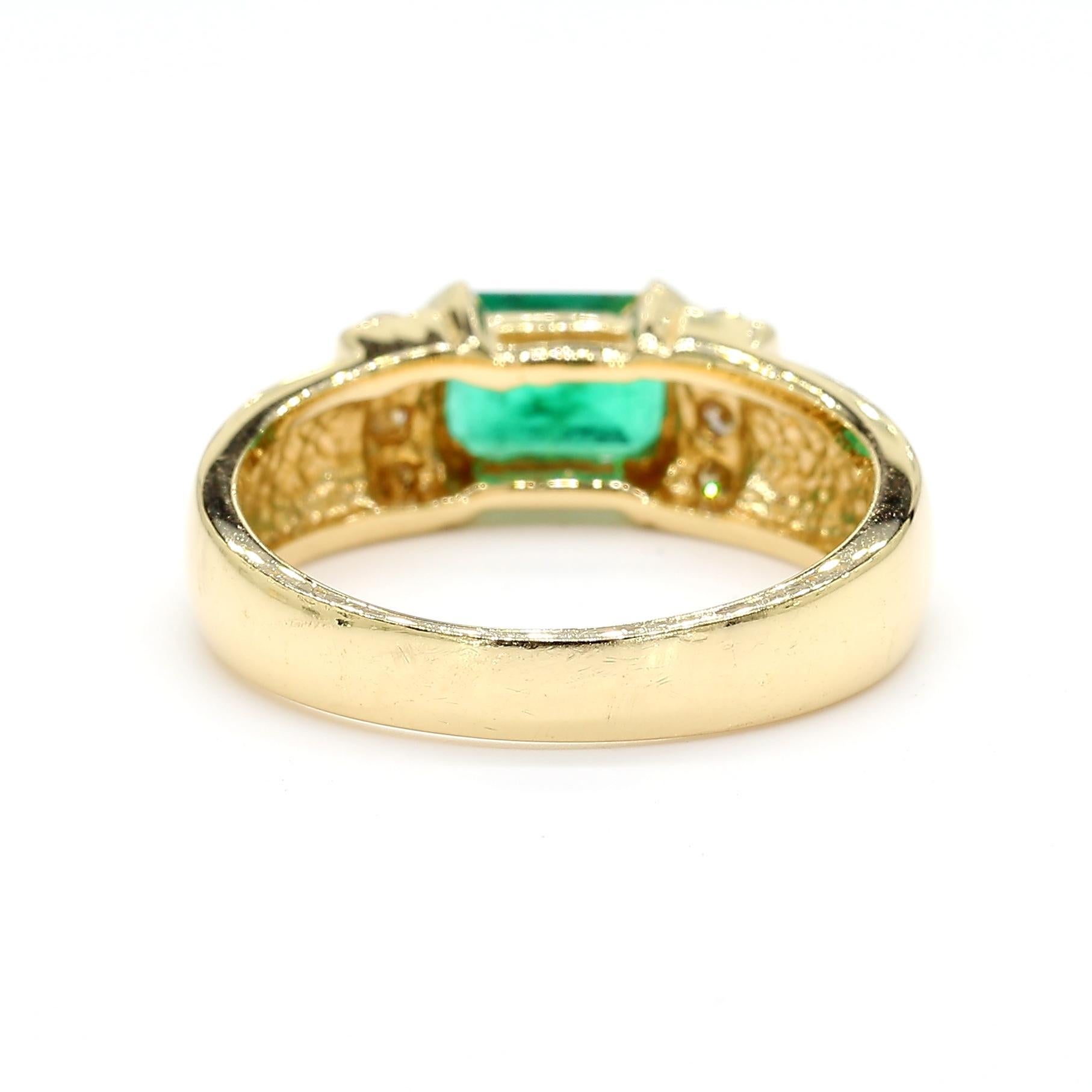1.30 Carat Emerald Half Bezel East West Set 14K Gold Unisex Ring For Sale 3