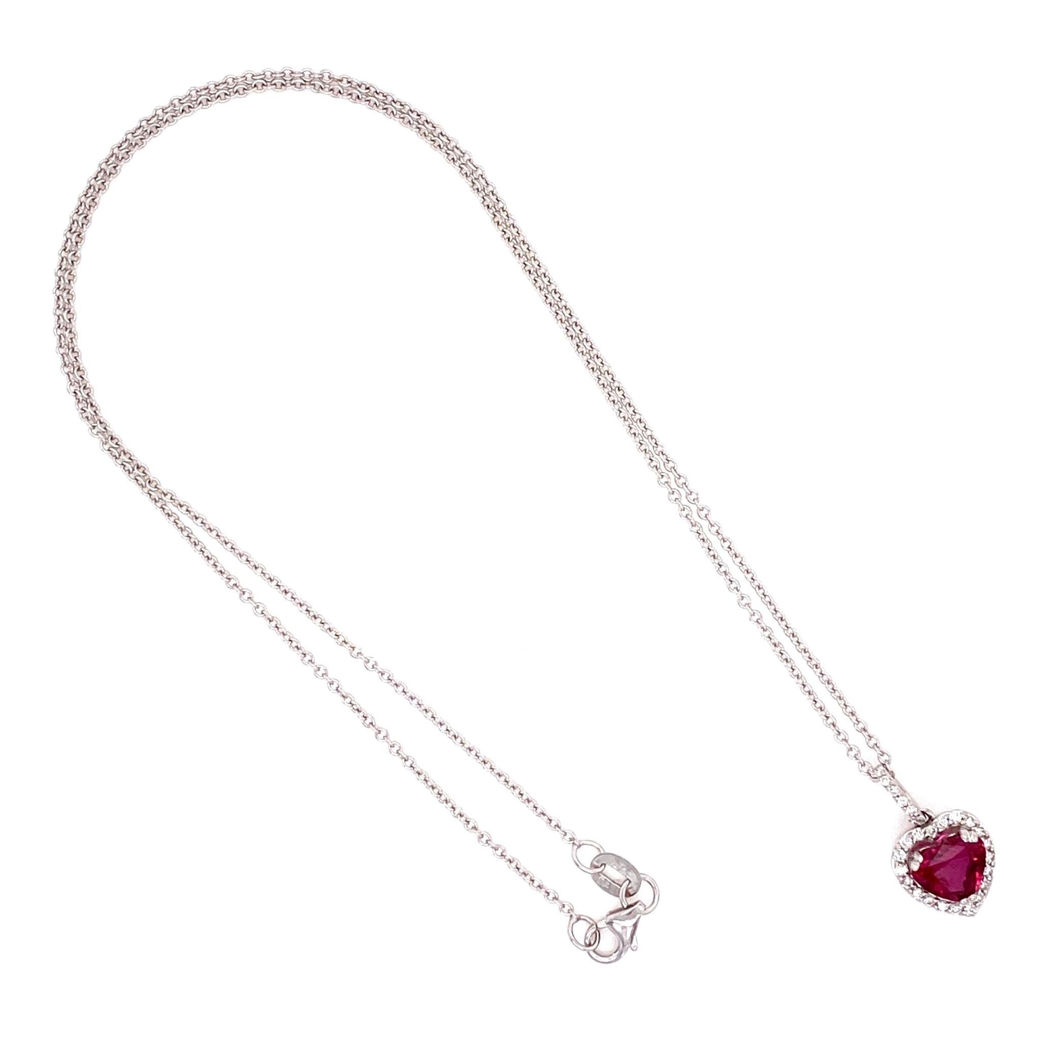 Moderne Collier pendentif cœur en or, rubis et diamants de 1,30 carat en vente