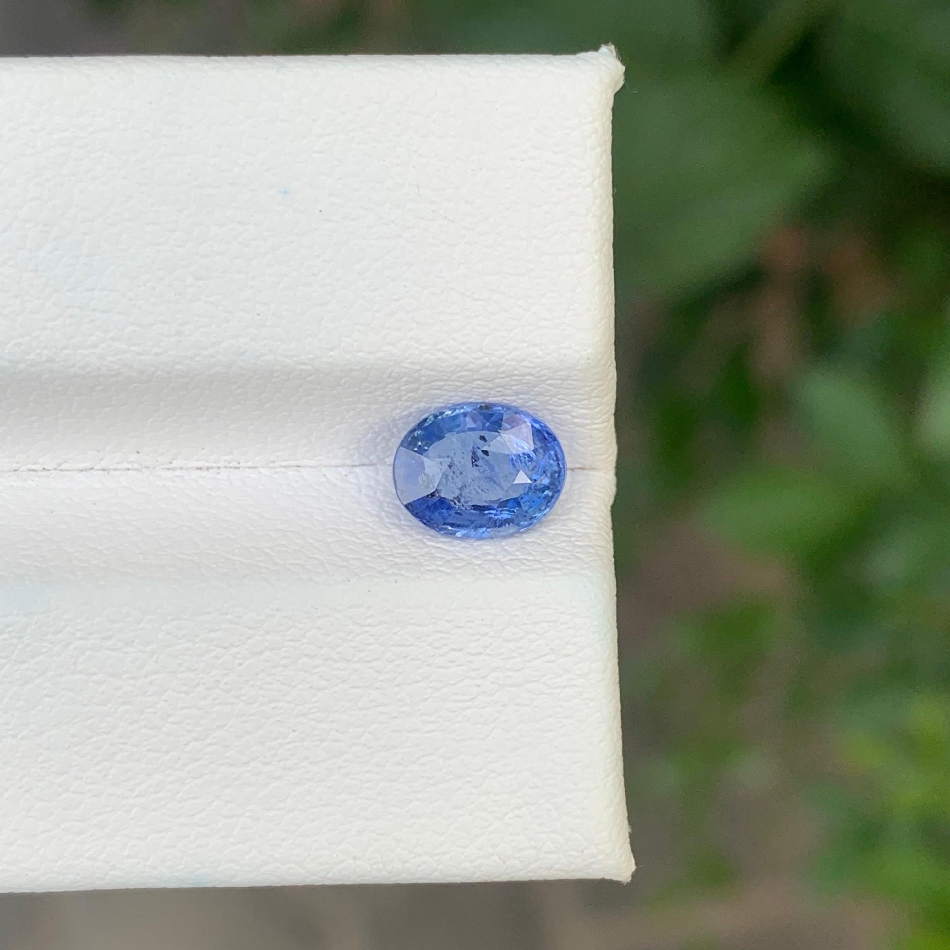 Arts and Crafts 1.30 Carat Natural Loose Blue Sapphire Oval Shape Gemstone (Saphir bleu en vrac de forme ovale) en vente