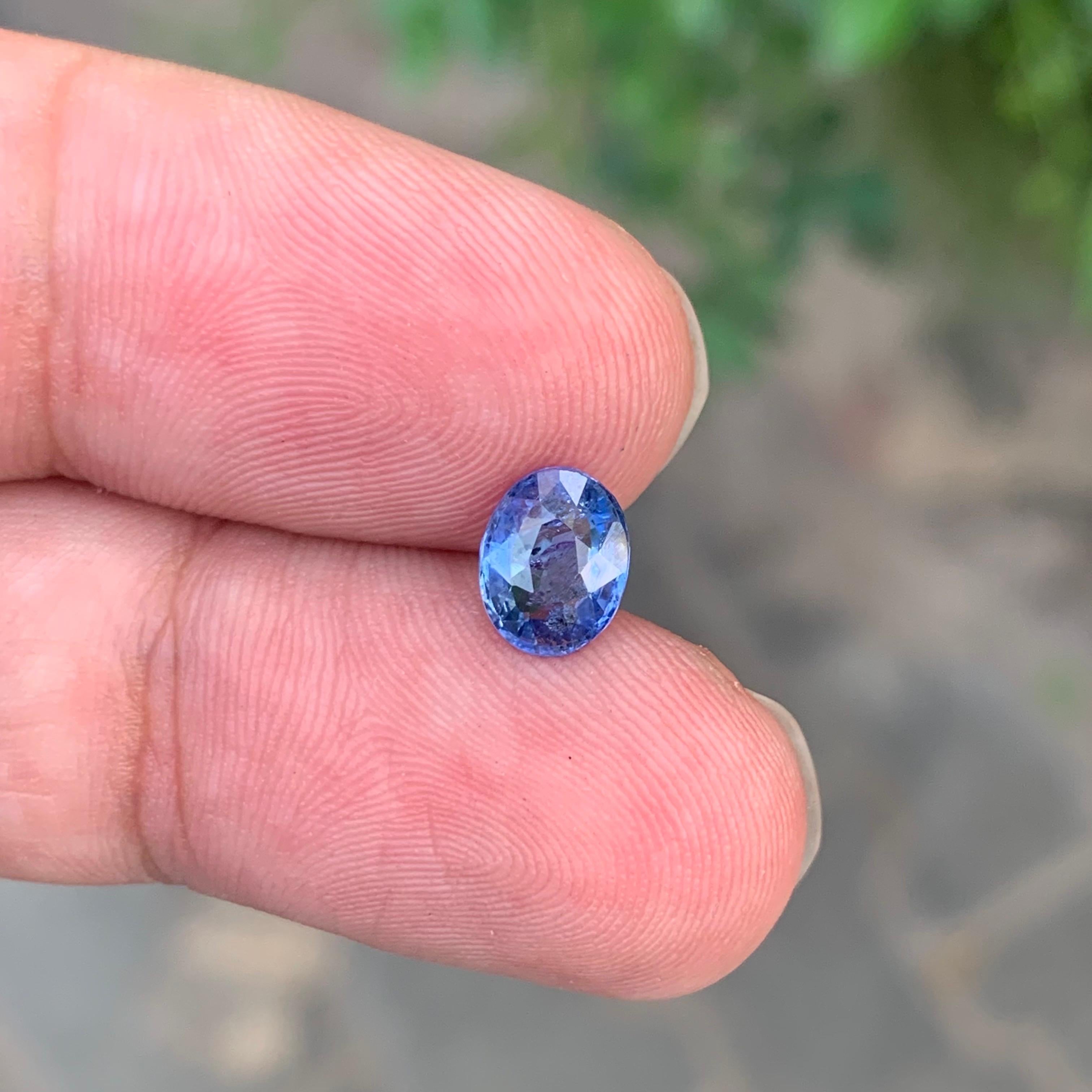 1.30 Carat Natural Loose Blue Sapphire Oval Shape Gemstone (Saphir bleu en vrac de forme ovale) en vente 1