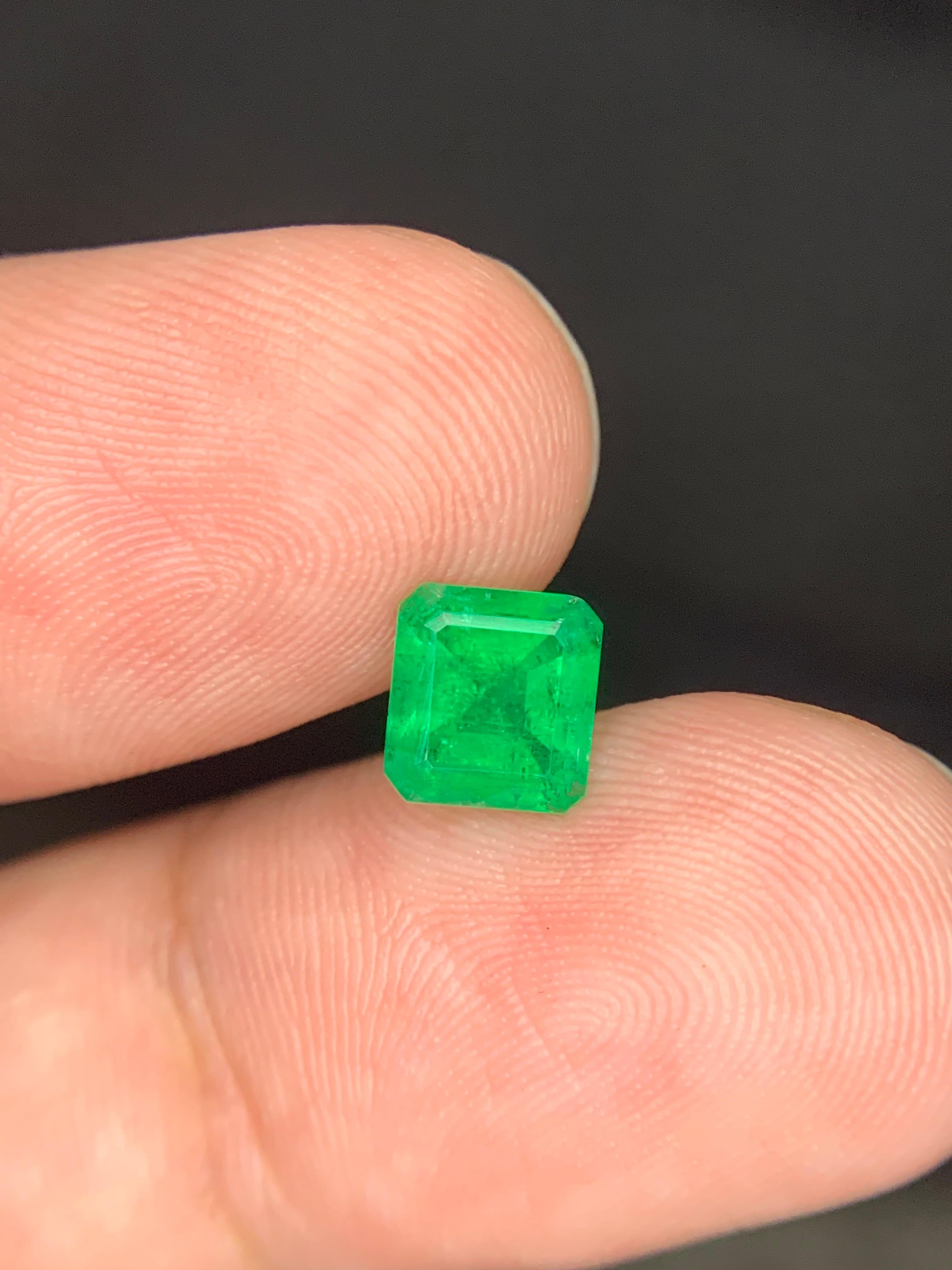 Pierre précieuse naturelle non sertie de 1.30 carats de Swat, Pakistan en vente 4