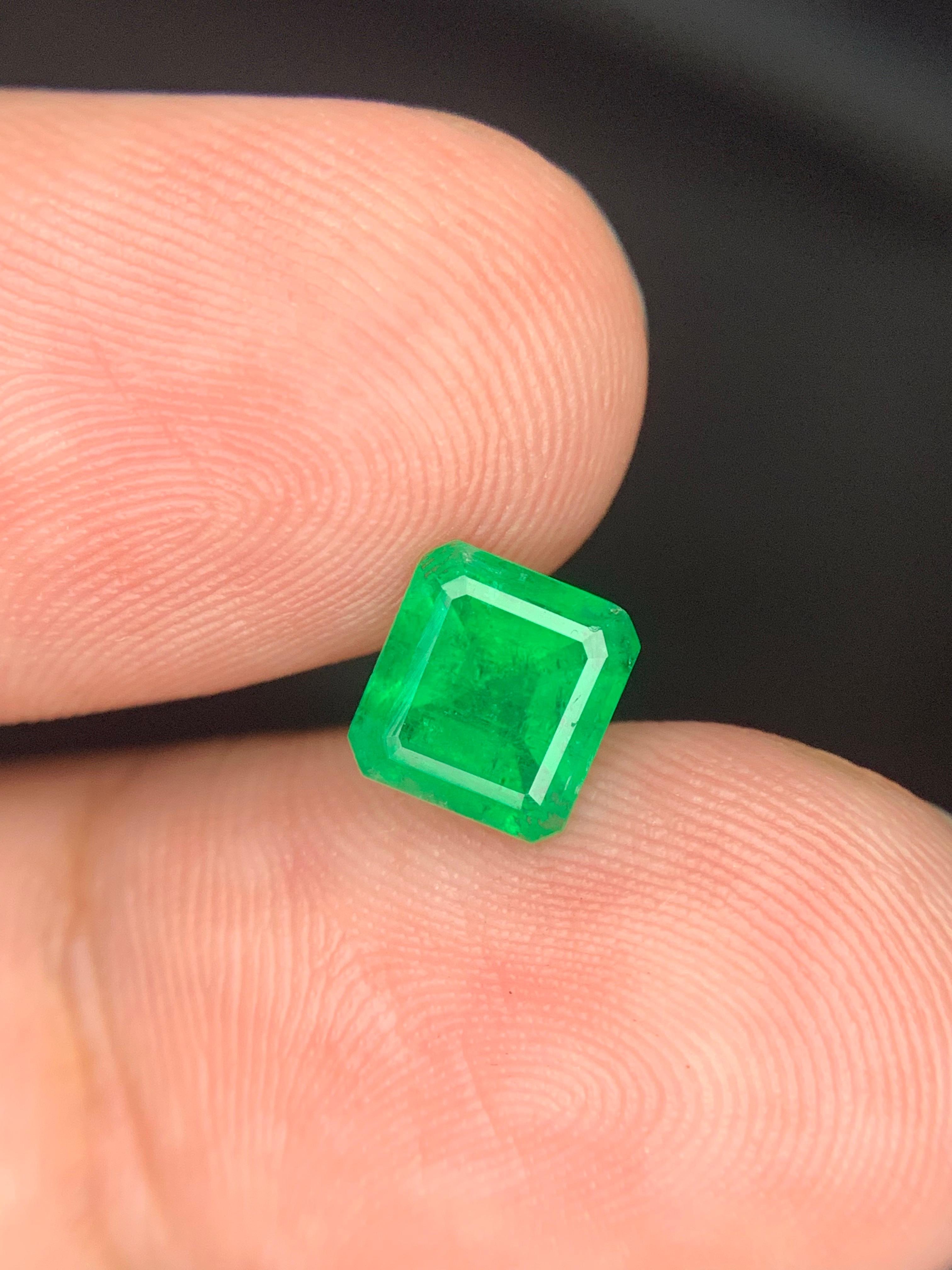 Taille carrée Pierre précieuse naturelle non sertie de 1.30 carats de Swat, Pakistan en vente