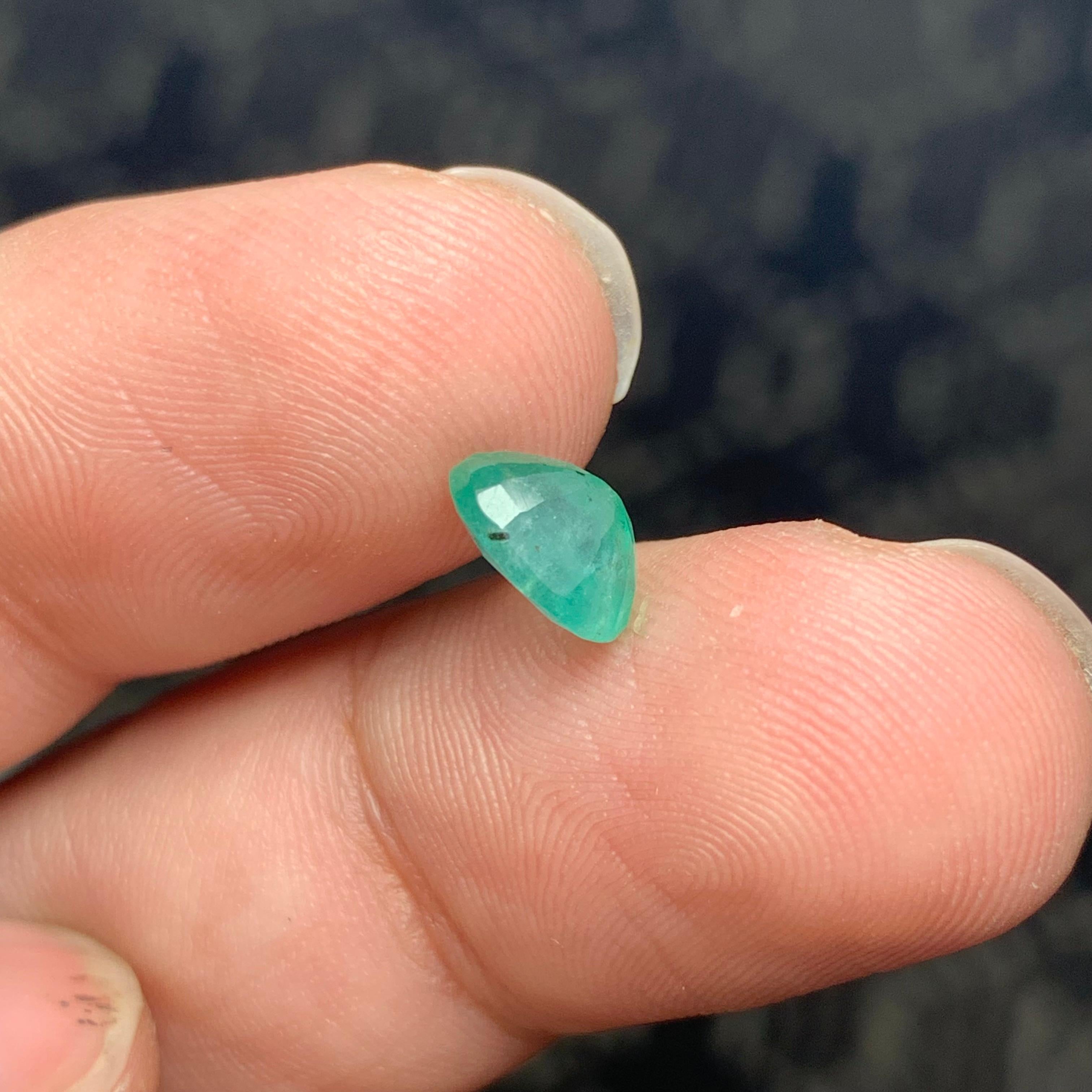 Oval Cut 1.30 Carat Natural Loose Emerald Gemstone From Zambia For Sale