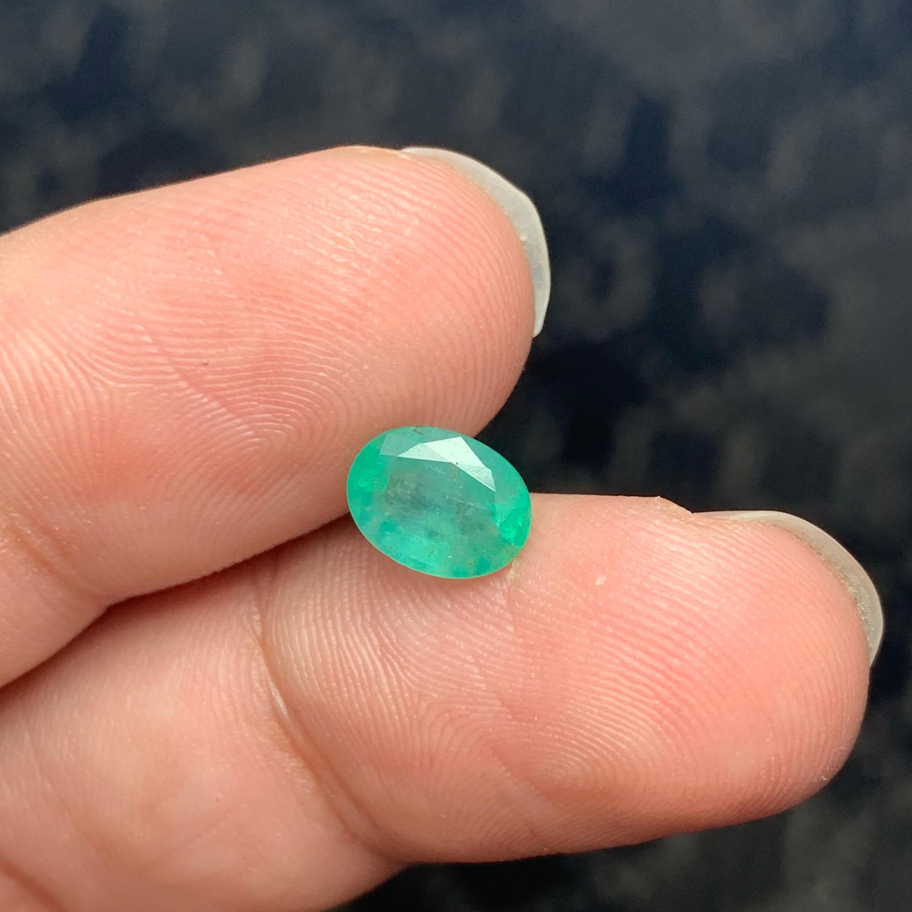 1.30 Carat Natural Loose Emerald Gemstone From Zambia For Sale 1