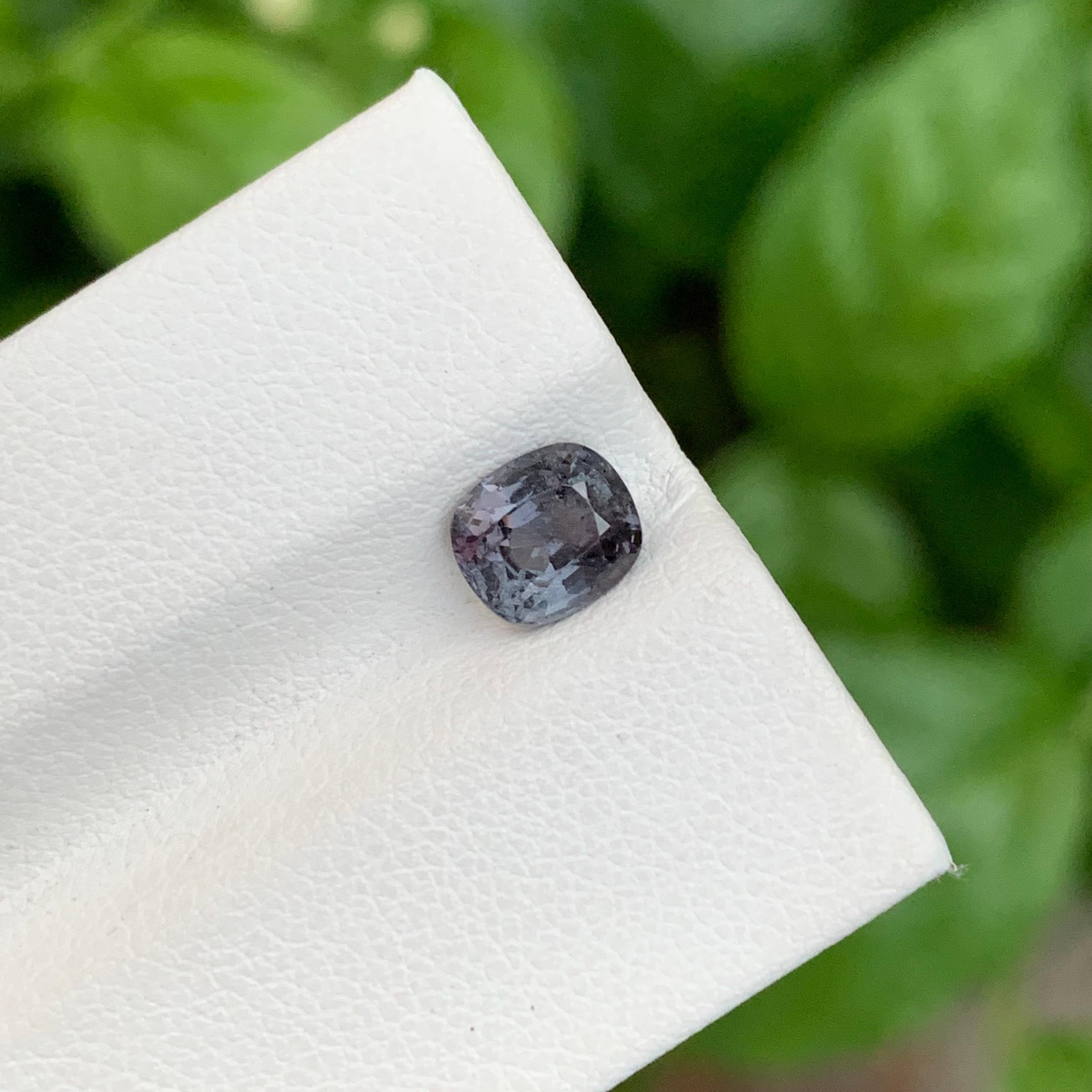1.30 Carati Nature Spinello grigio sfuso a forma di cuscino per gioielli in vendita 4