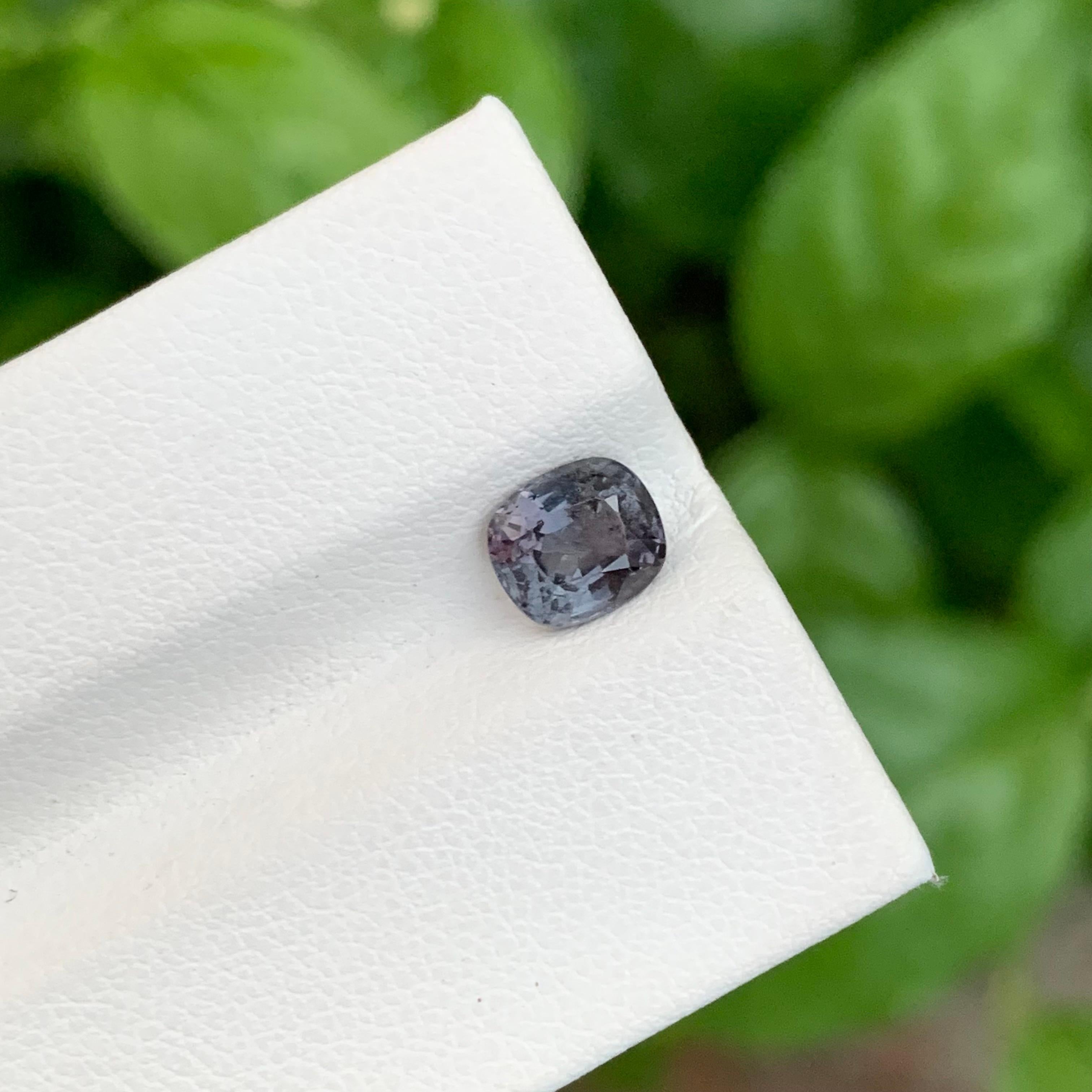 1.30 Carati Nature Spinello grigio sfuso a forma di cuscino per gioielli in vendita 1