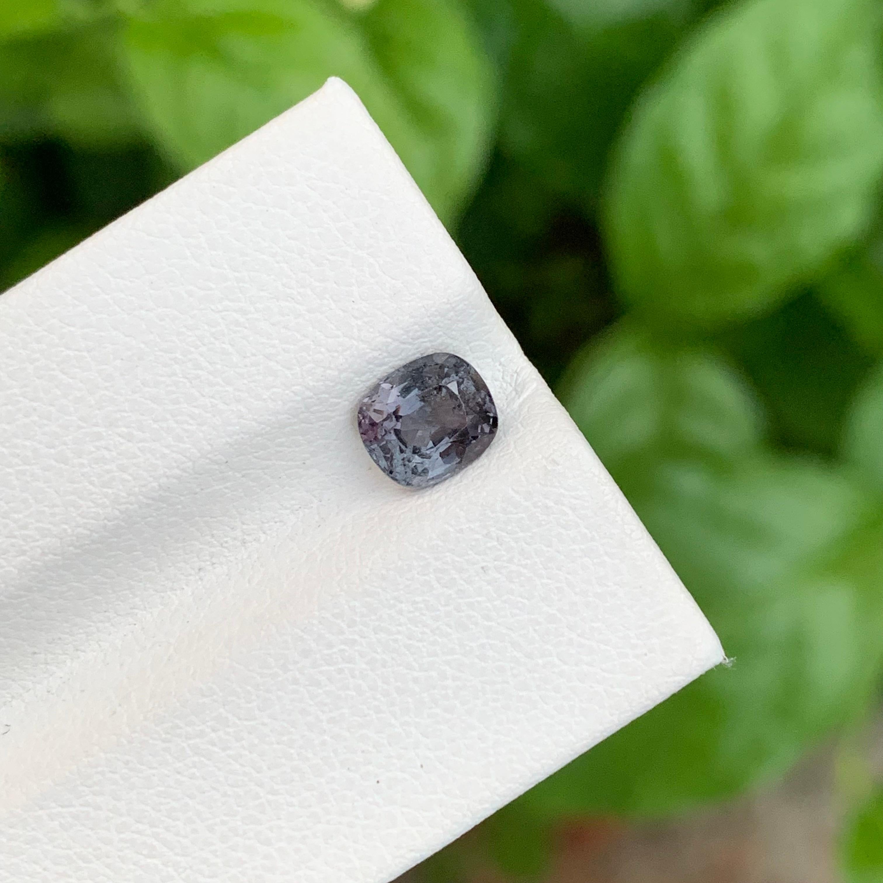 1.30 Carati Nature Spinello grigio sfuso a forma di cuscino per gioielli in vendita 2