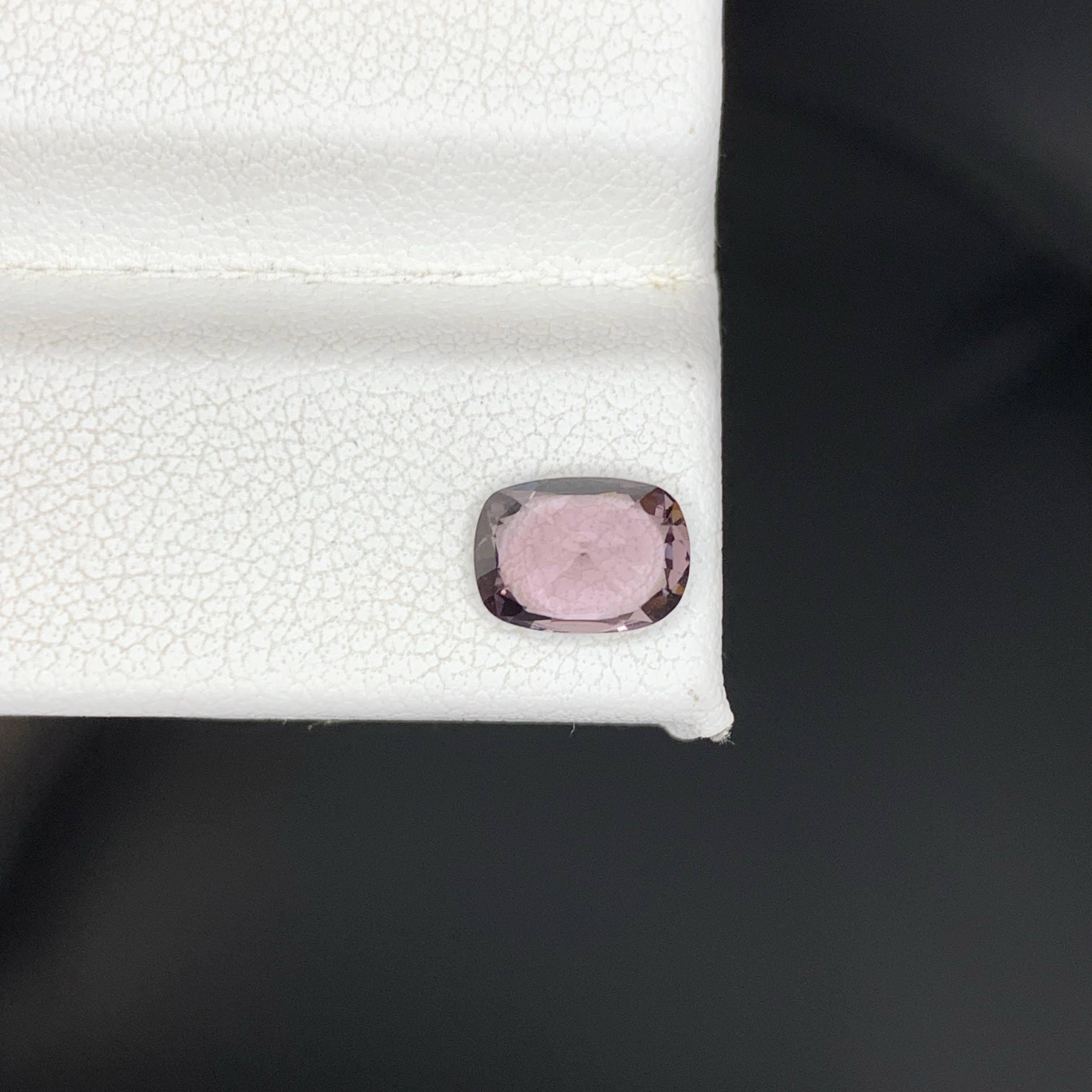 Moderno 1,30 Carati di Spinello violaceo naturale sfuso Pietra gemma birmana taglio cuscino in vendita