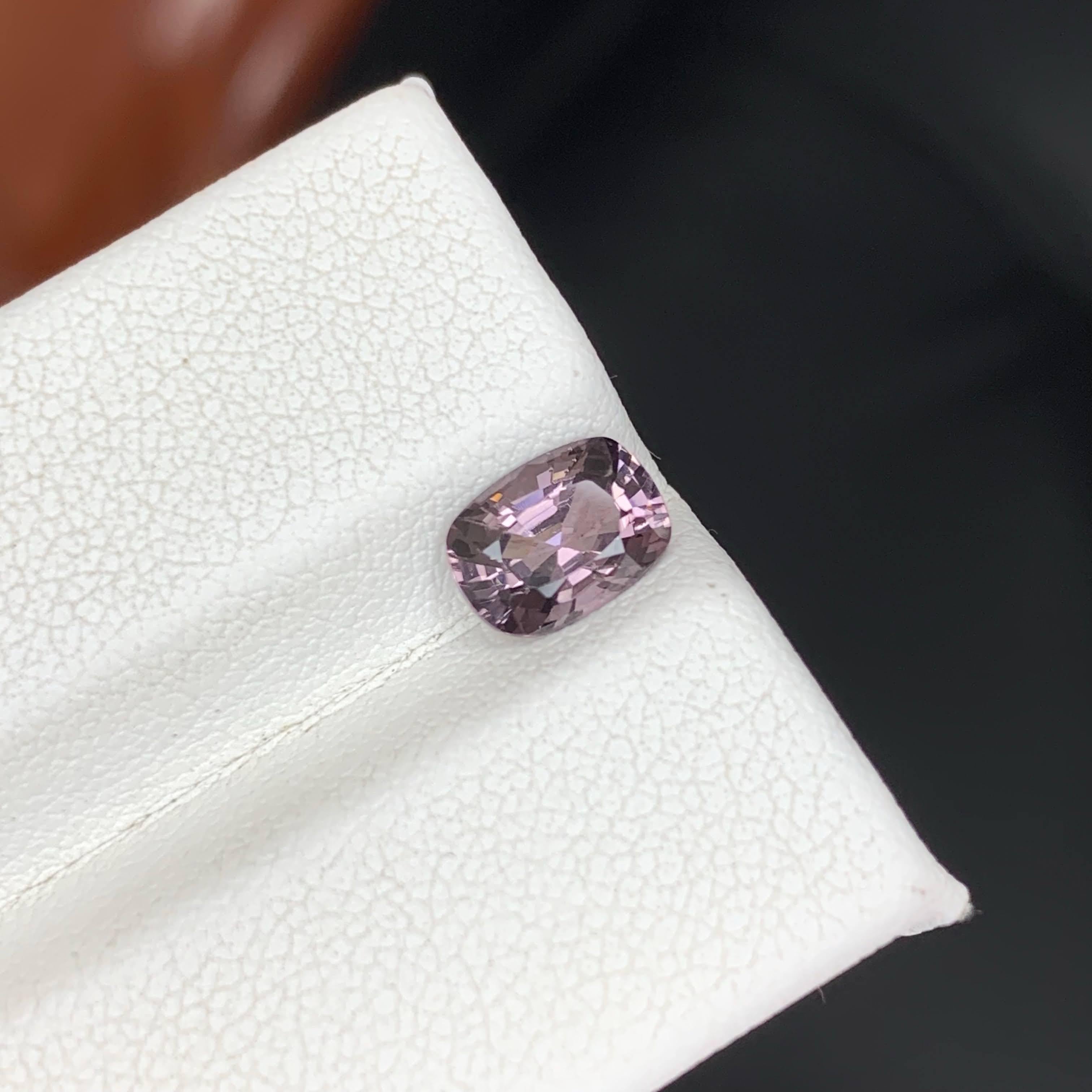 1,30 Carati di Spinello violaceo naturale sfuso Pietra gemma birmana taglio cuscino In condizioni Nuovo in vendita a Bangkok, TH