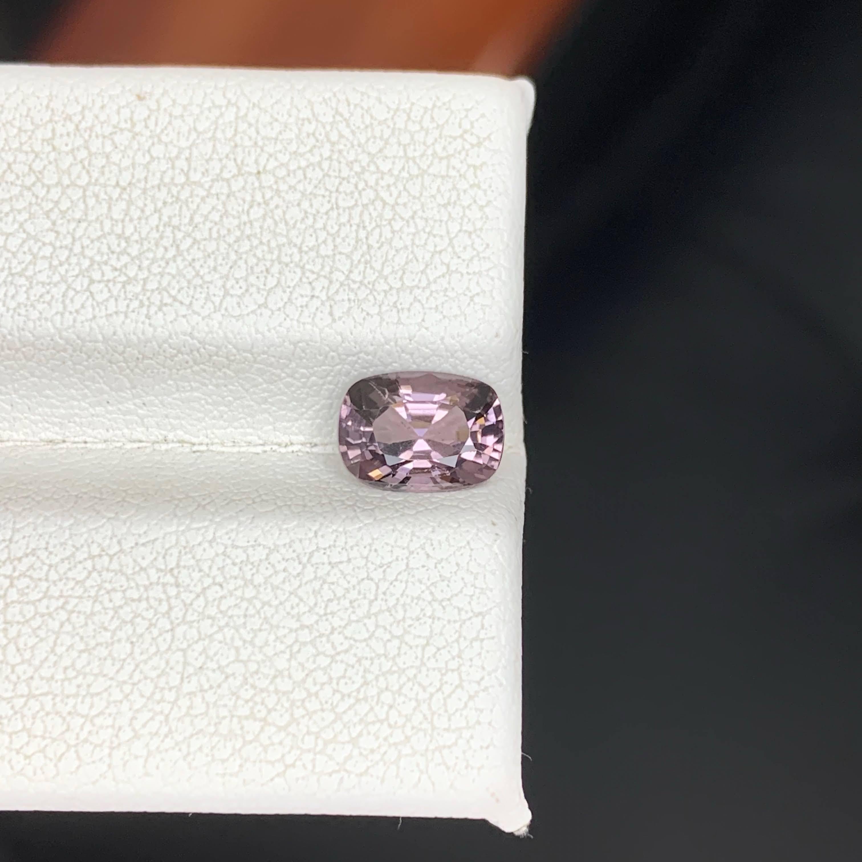 da uomo o donna 1,30 Carati di Spinello violaceo naturale sfuso Pietra gemma birmana taglio cuscino in vendita