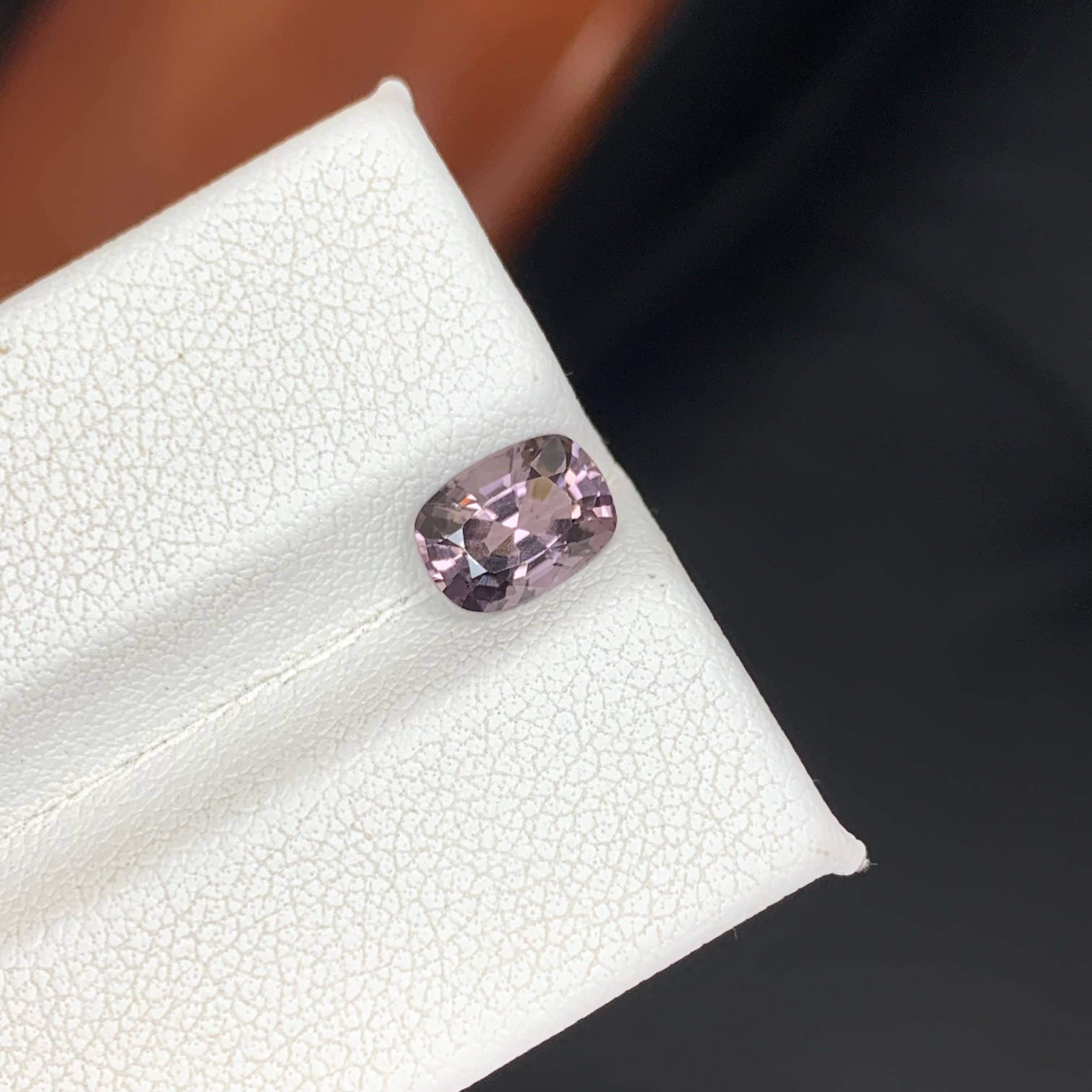 1,30 Carati di Spinello violaceo naturale sfuso Pietra gemma birmana taglio cuscino in vendita 1