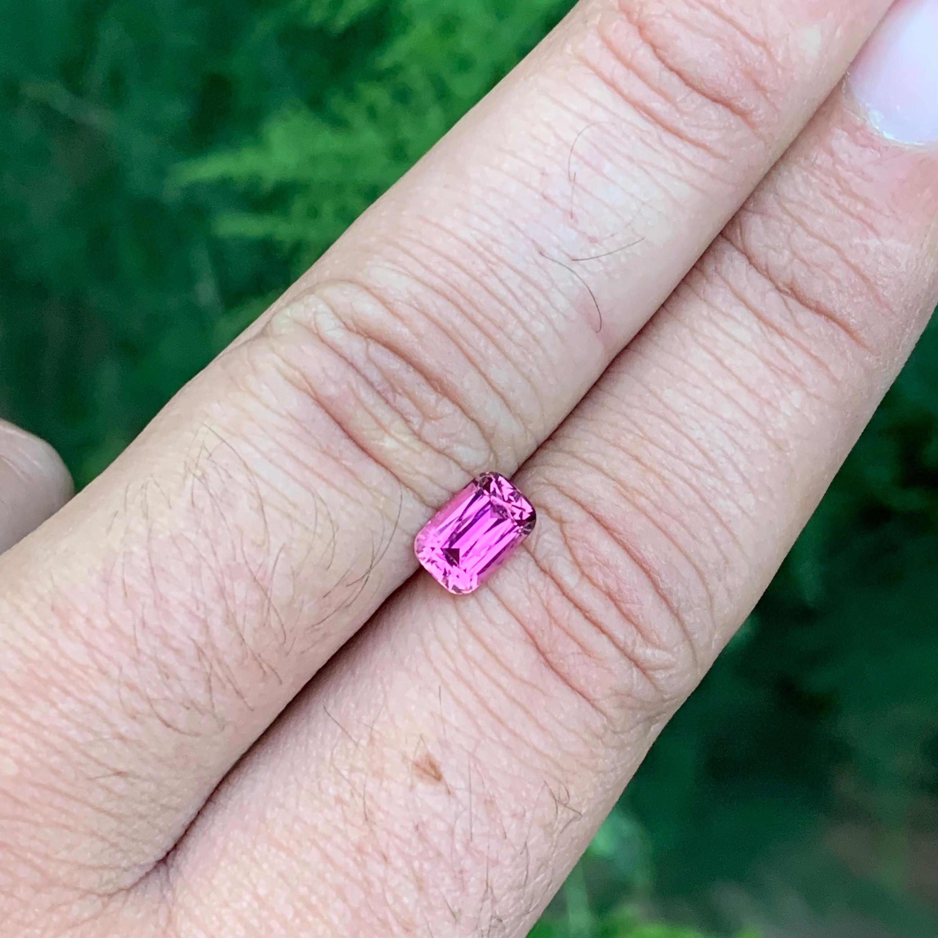Tourmaline rose naturelle non sertie de 1,30 carat, pierre précieuse de forme coussin longue en vente 7