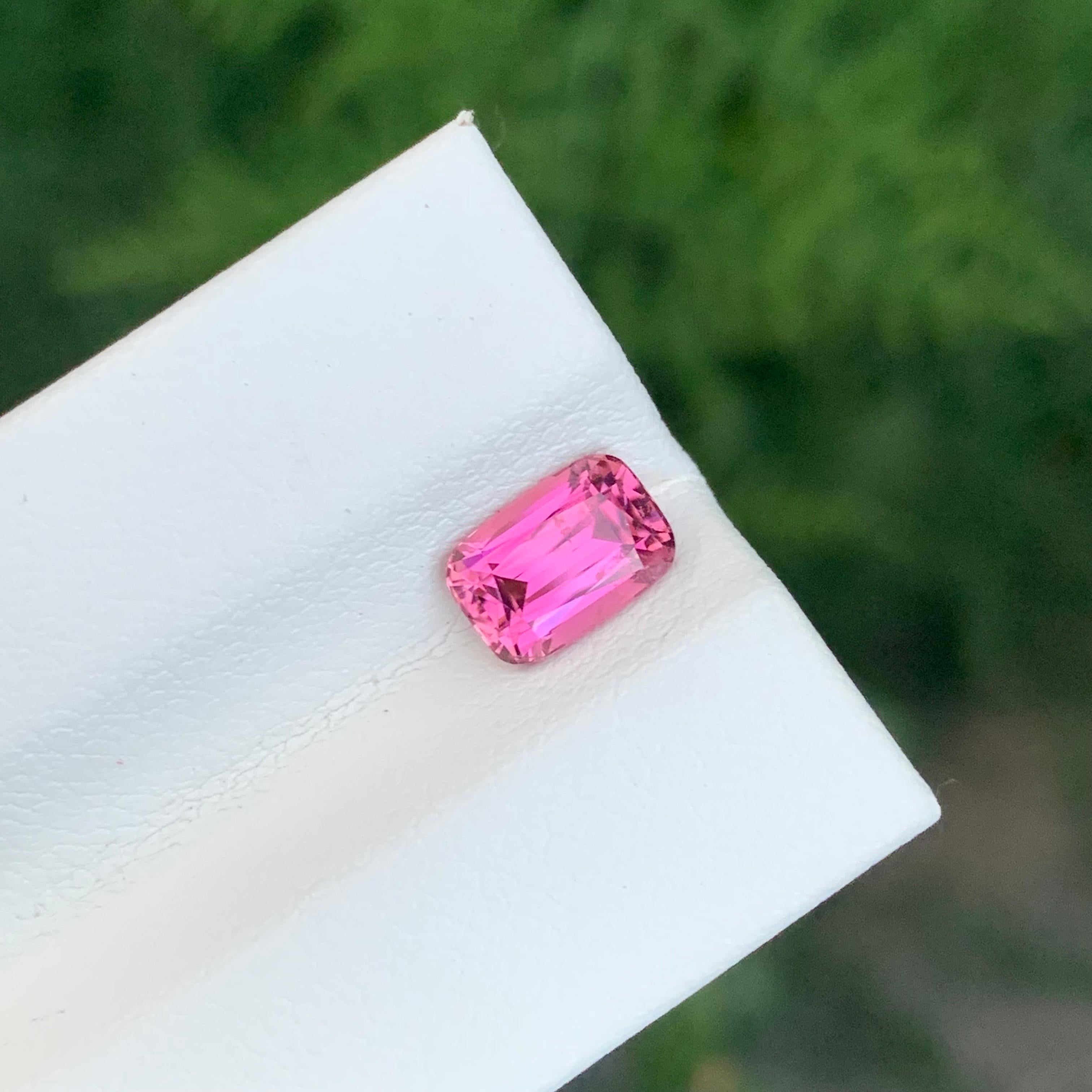 Tourmaline rose naturelle non sertie de 1,30 carat, pierre précieuse de forme coussin longue Neuf - En vente à Peshawar, PK