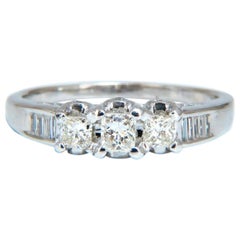 1.30 Carat Natural Princess Cut Diamonds Ring 14 Karat Classic Three*