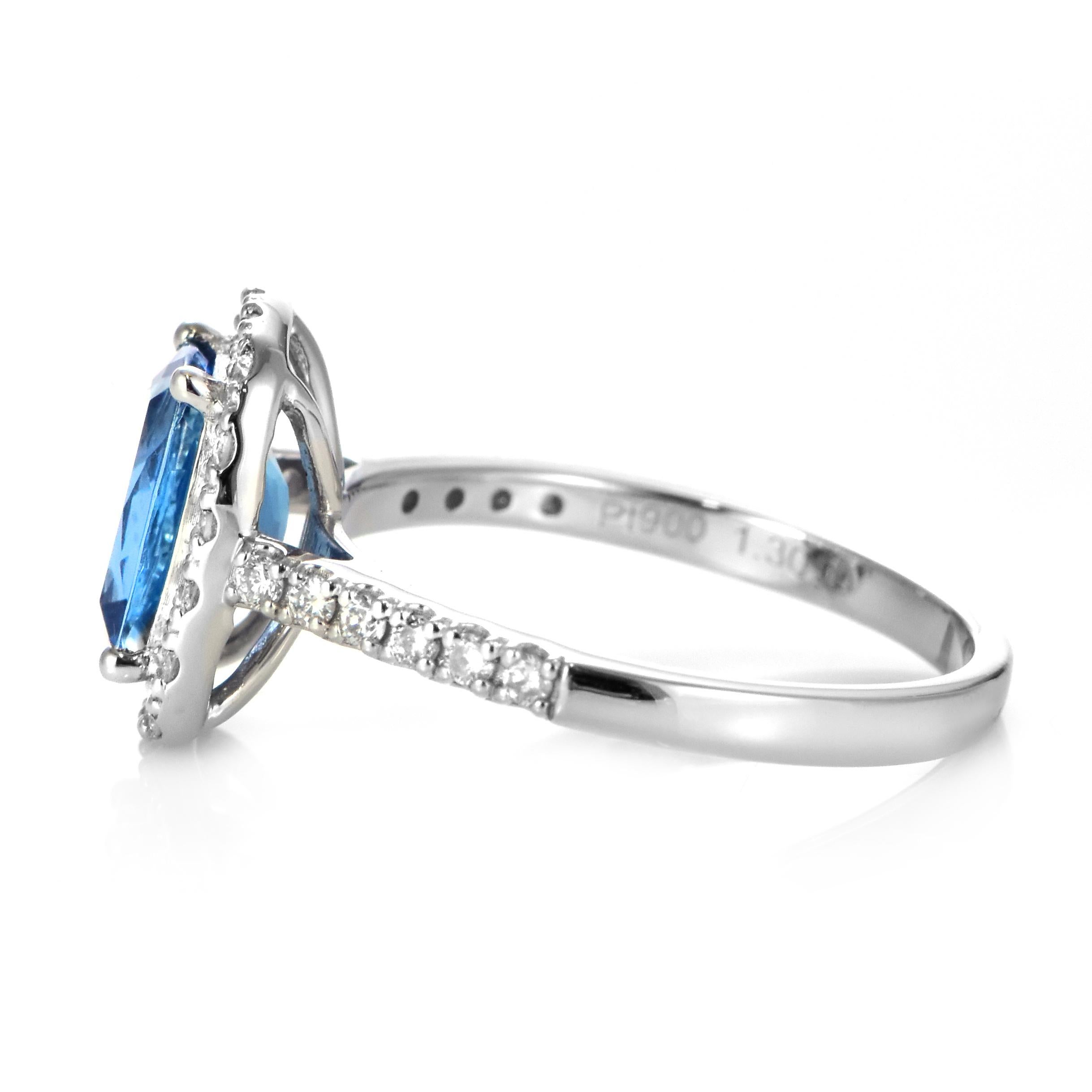 1.30 Carat Natural Santa-Maria Aquamarine and Diamond Ring Made in Platinum For Sale 4