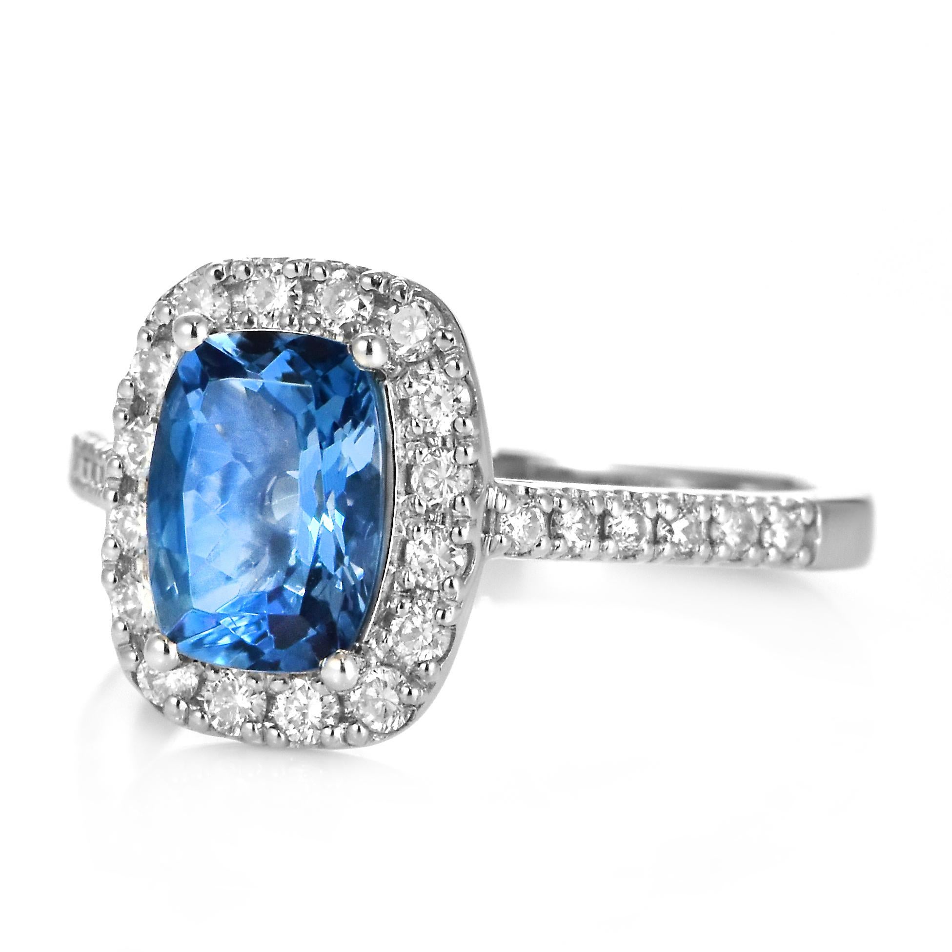 1.30 Carat Natural Santa-Maria Aquamarine and Diamond Ring Made in Platinum For Sale 5