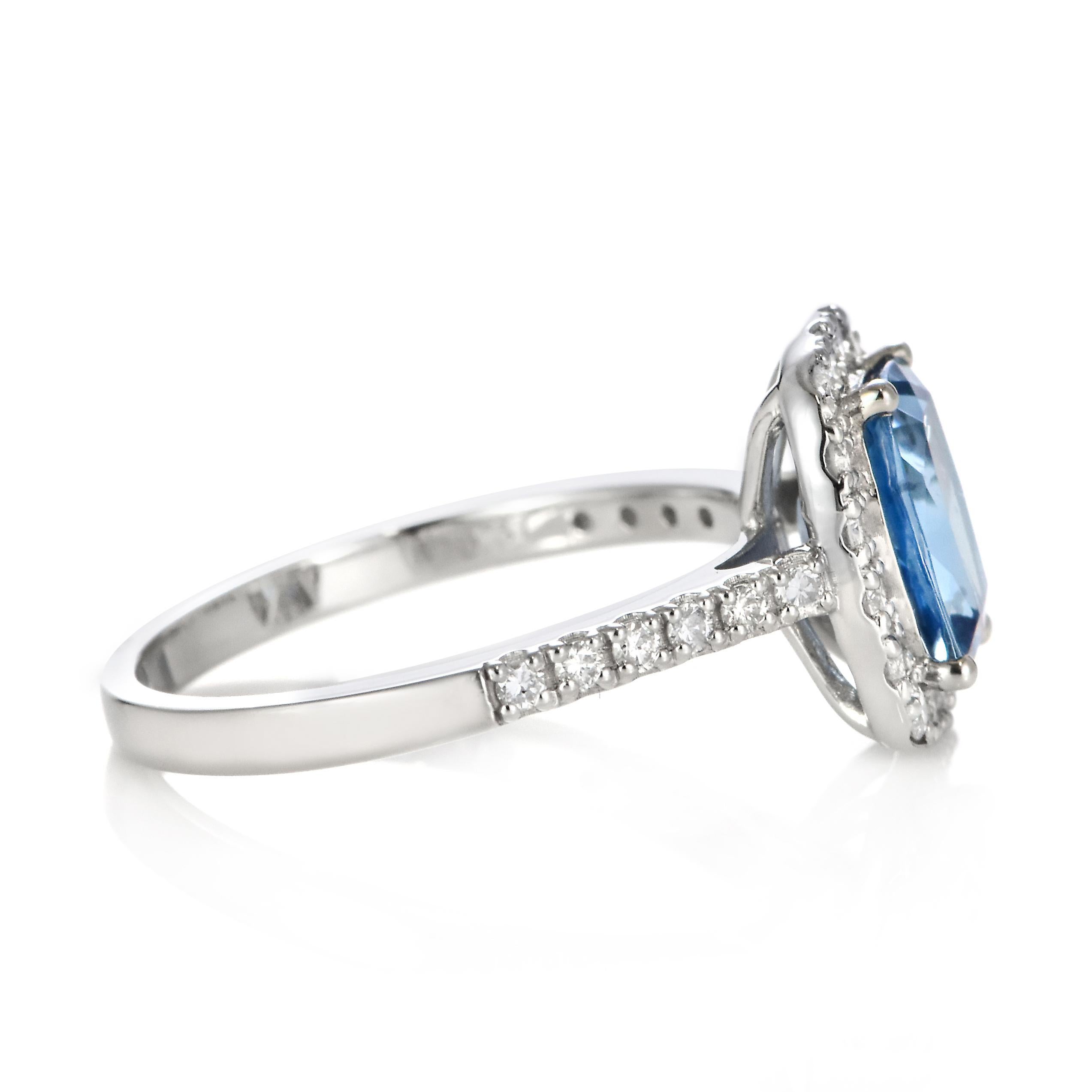 1.30 Carat Natural Santa-Maria Aquamarine and Diamond Ring Made in Platinum For Sale 6