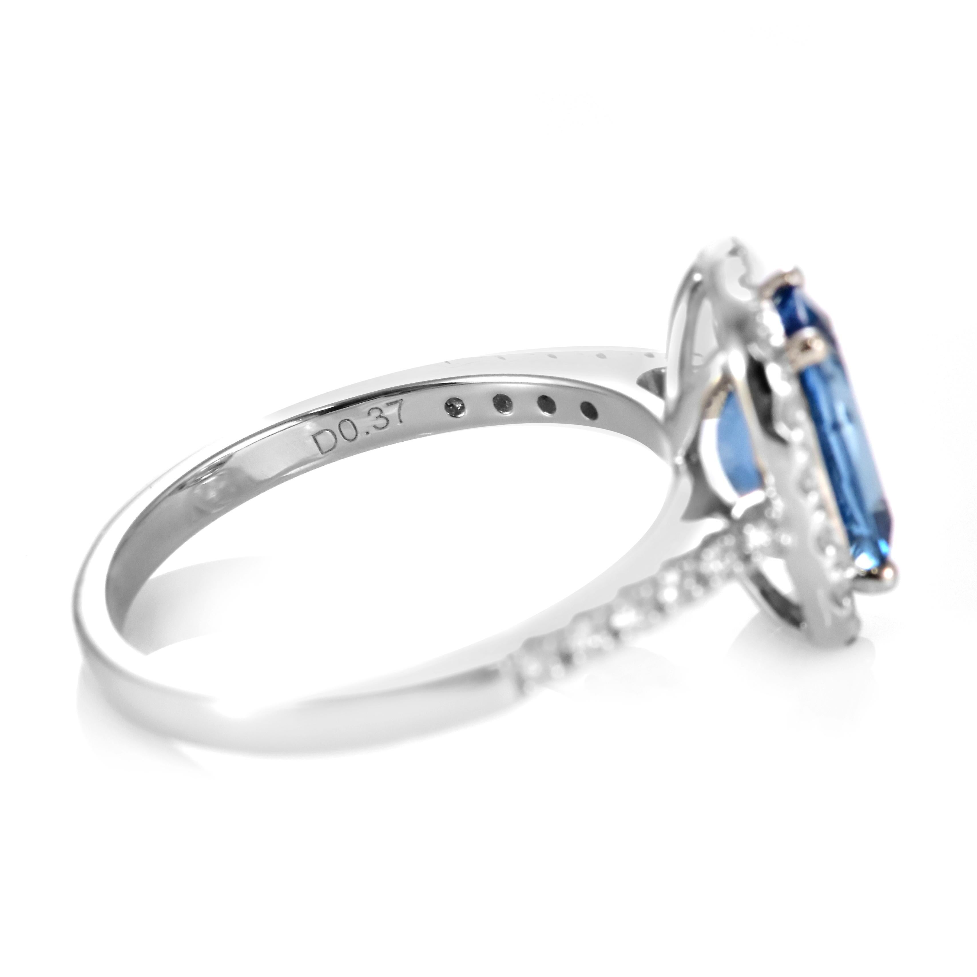 1.30 Carat Natural Santa-Maria Aquamarine and Diamond Ring Made in Platinum For Sale 2