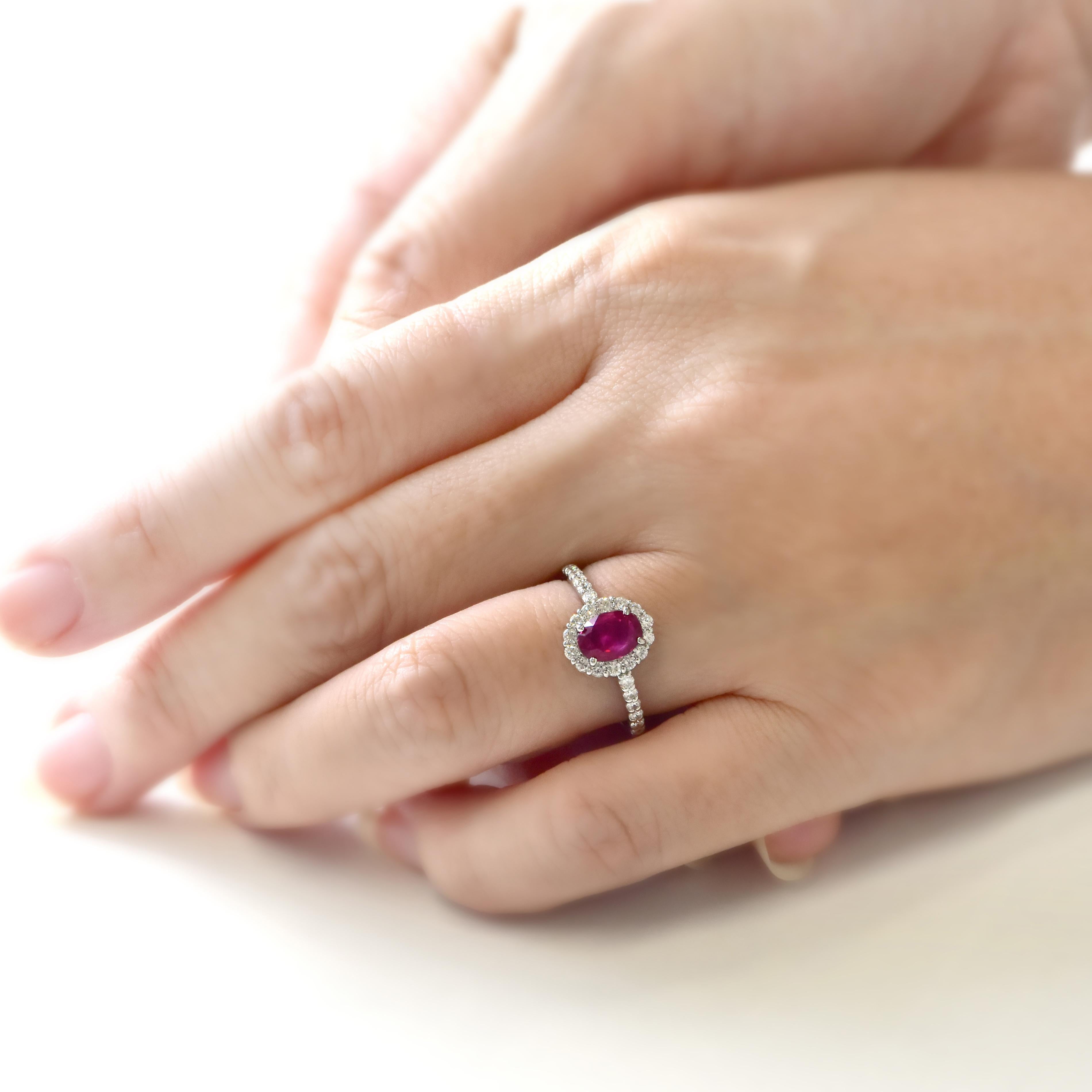 1.30 Carat Natural, Untreated, Burmese Ruby and Diamond Ring Made in Platinum In New Condition For Sale In Tokyo, JP