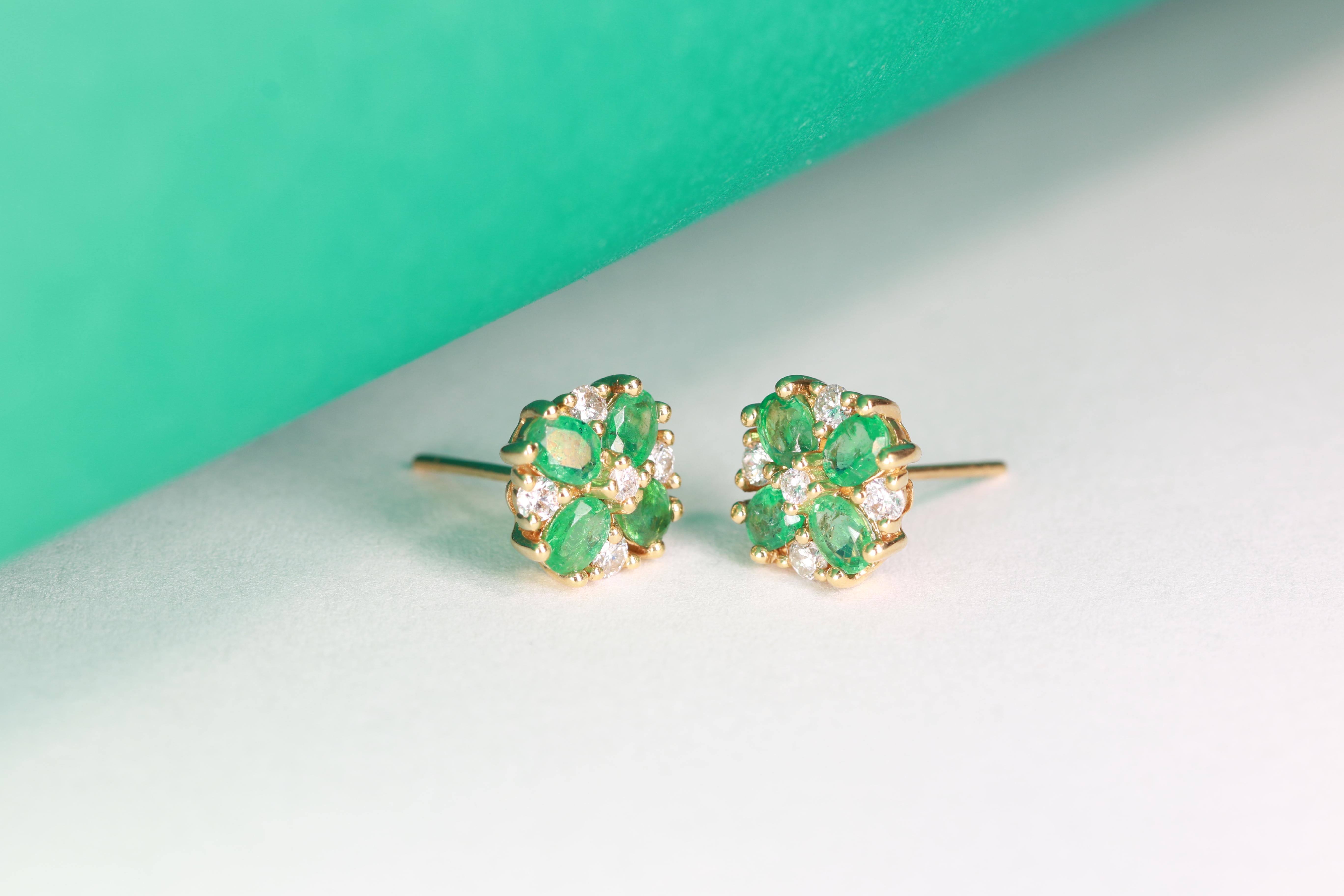Art Deco 1.30 Carat Oval Cut Emerald Diamond Accents 18K Yellow Gold Earring
