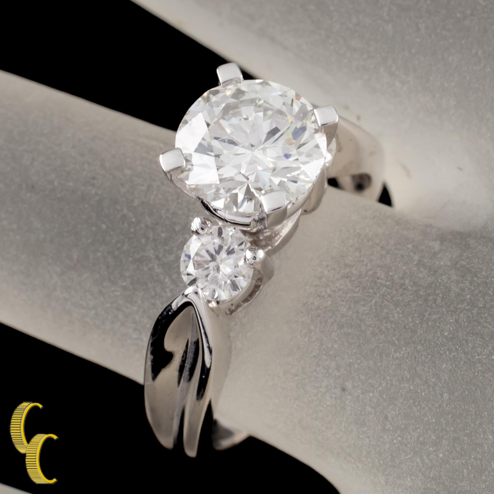 1.30 Carat Round Brilliant Diamond Platinum Engagement Ring In Good Condition For Sale In Sherman Oaks, CA