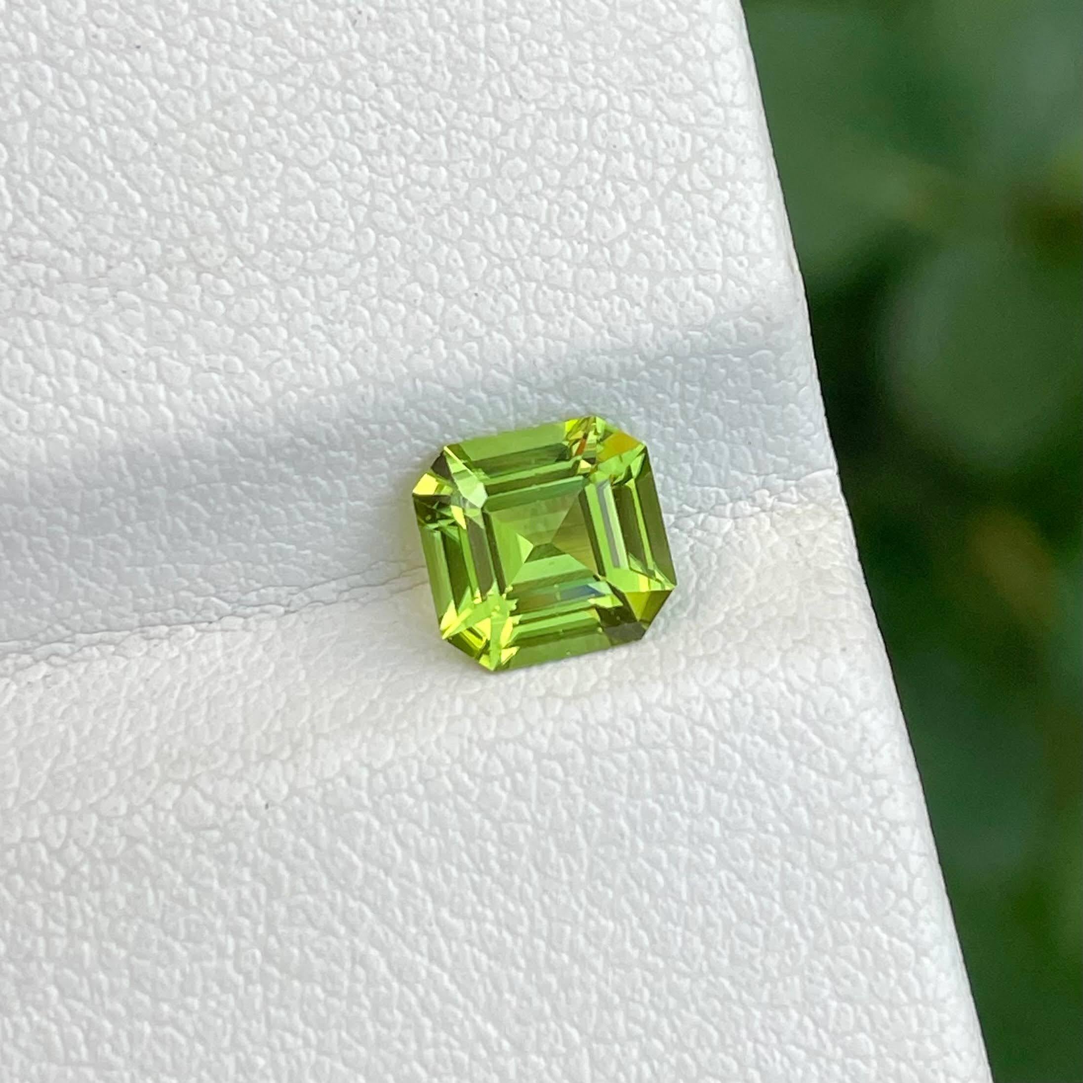 Modern 1.30 Carats Green Loose Peridot Stone Asscher Cut Natural Pakistani Gemstone For Sale
