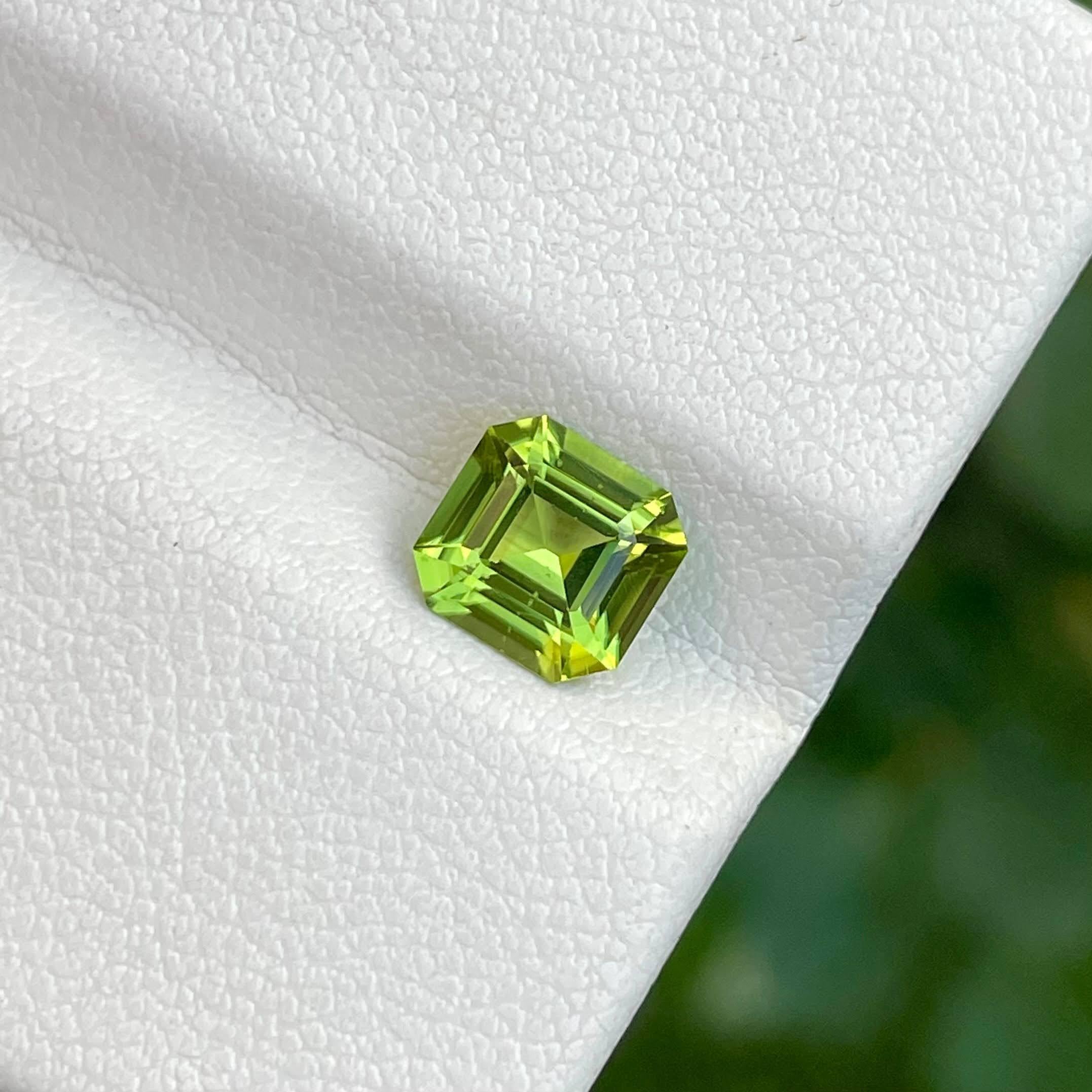 Women's or Men's 1.30 Carats Green Loose Peridot Stone Asscher Cut Natural Pakistani Gemstone For Sale