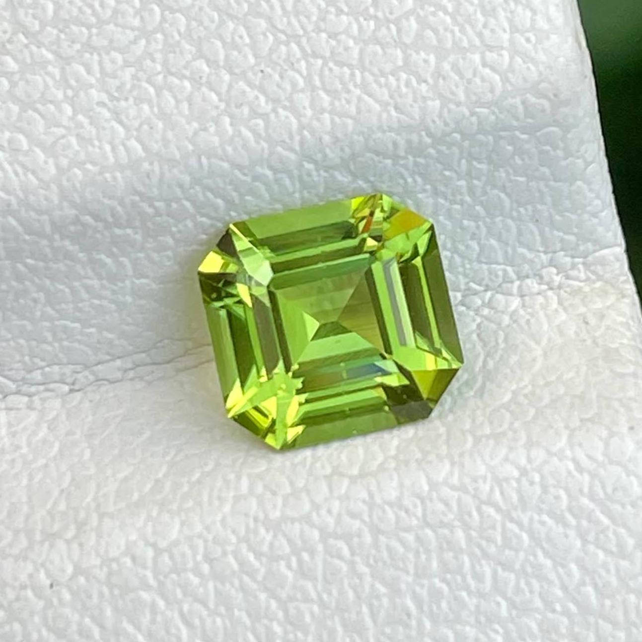 1,30 Karat Grüner loser Peridot Stein Asscher Schliff Natürlicher Pakistanischer Edelstein im Angebot 1