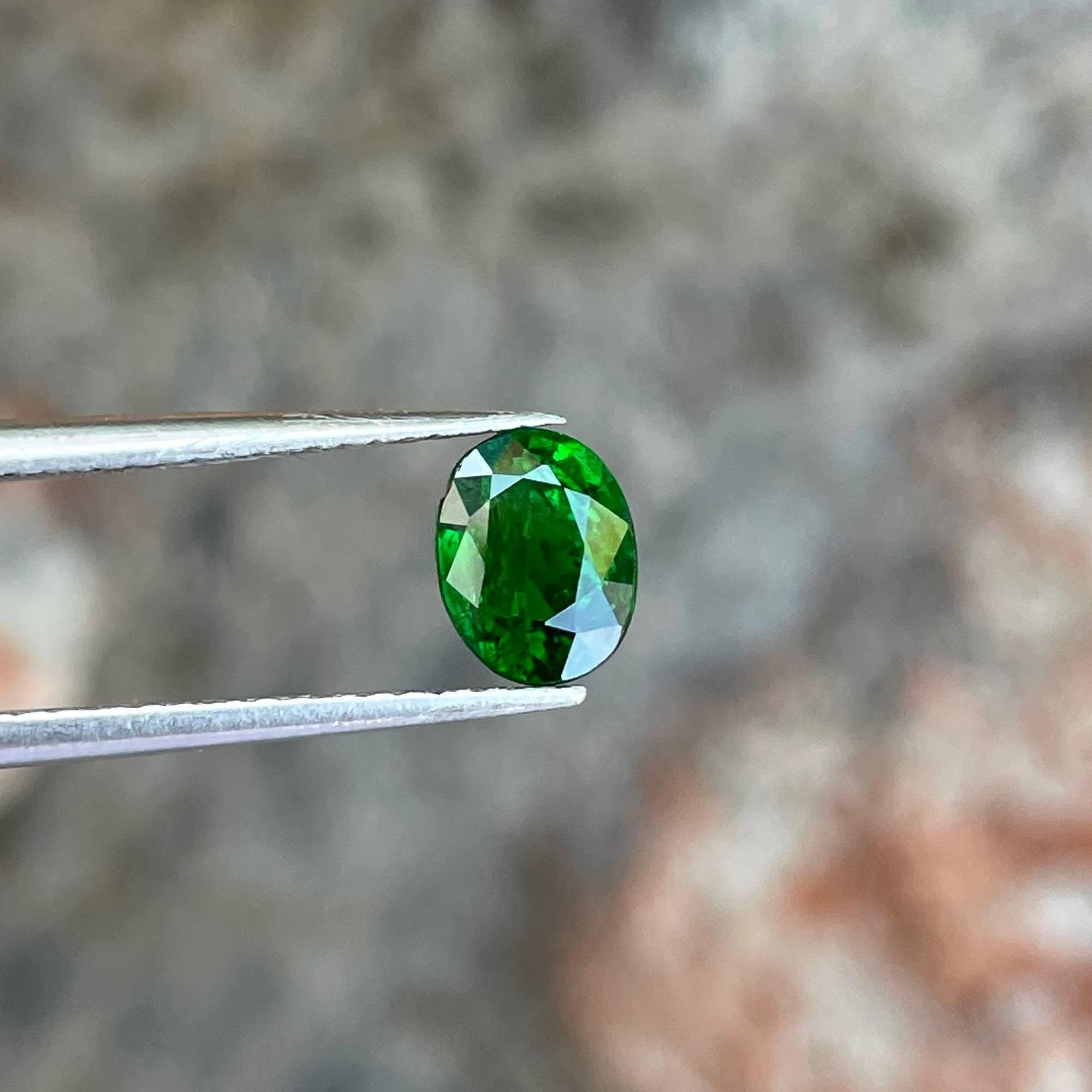 Modern 1.30 carats Green Tsavorite Garnet Stone Oval Cut Natural Gemstone from Kenya For Sale