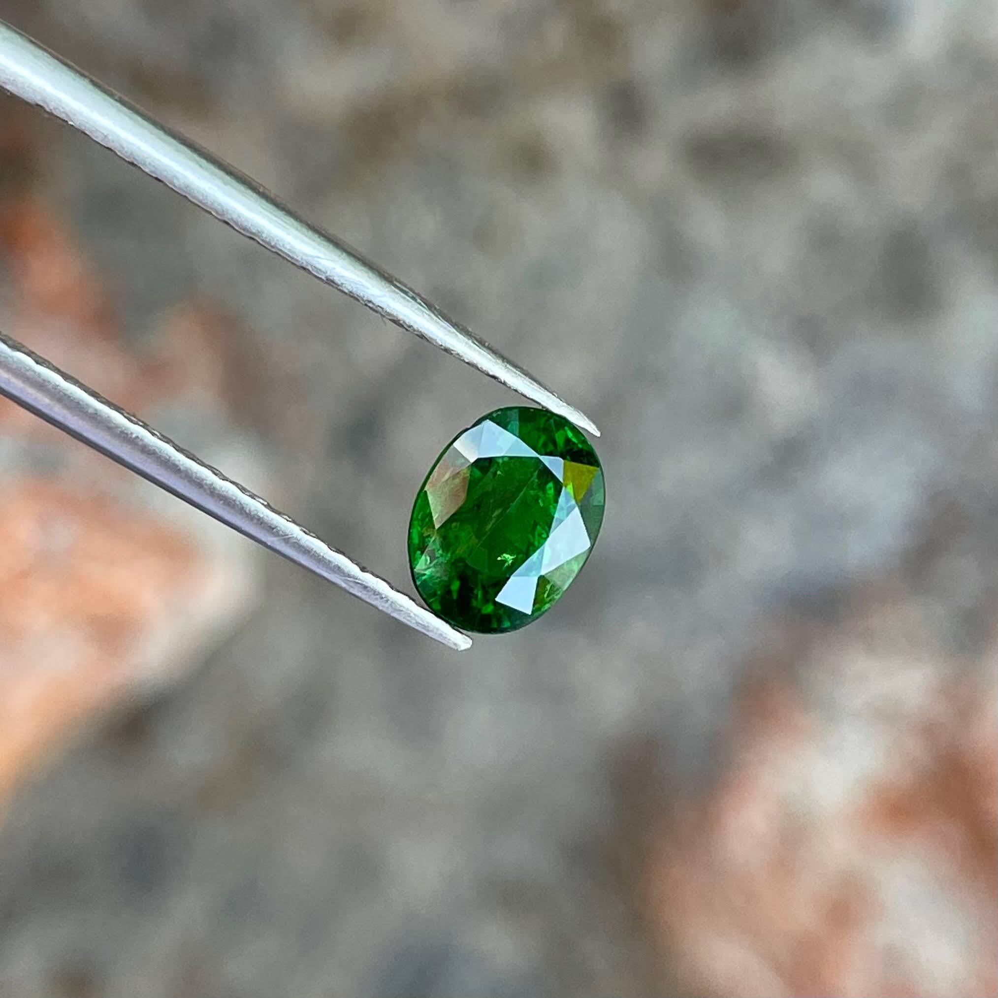 1,30 Karat Grüner Tsavorit Granat Stein Ovalschliff Natürlicher Edelstein aus Kenia für Damen oder Herren im Angebot