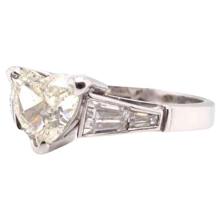 1.30 carats Heart-cut diamond and trapezoid diamonds ring For Sale