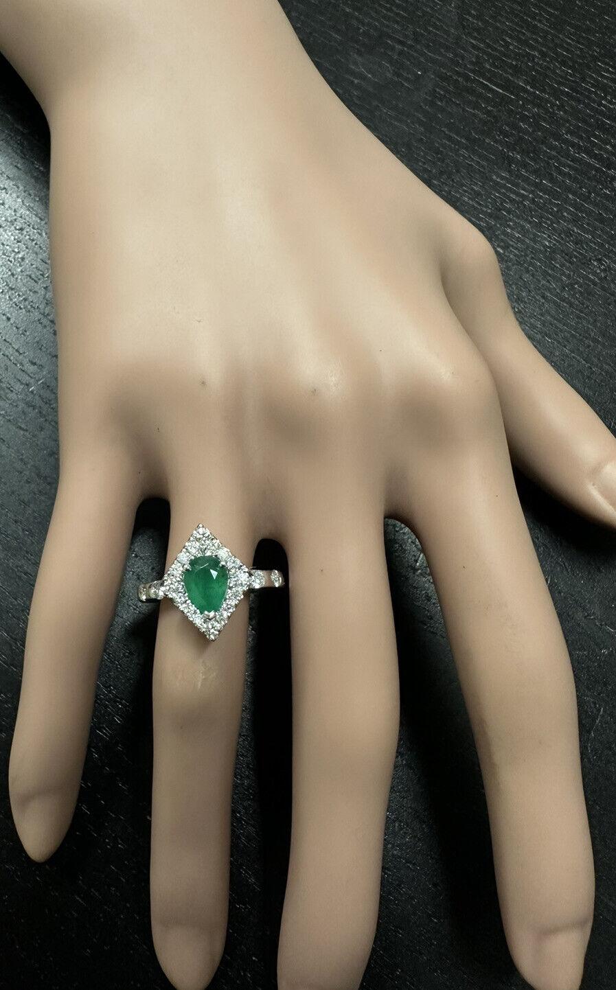 Women's 1.30 Carats Natural Emerald and Diamond 14k Solid White Gold Ring For Sale