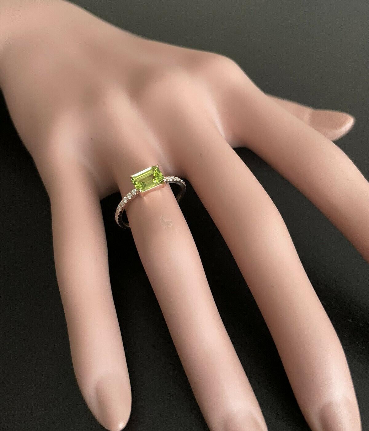 1.30 Carats Natural Peridot and Diamond 14K Solid Rose Gold Ring In New Condition For Sale In Los Angeles, CA