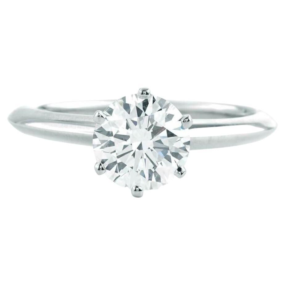 1.30 CT. Tiffany & Co. Bague de fiançailles solitaire en platine avec diamant rond