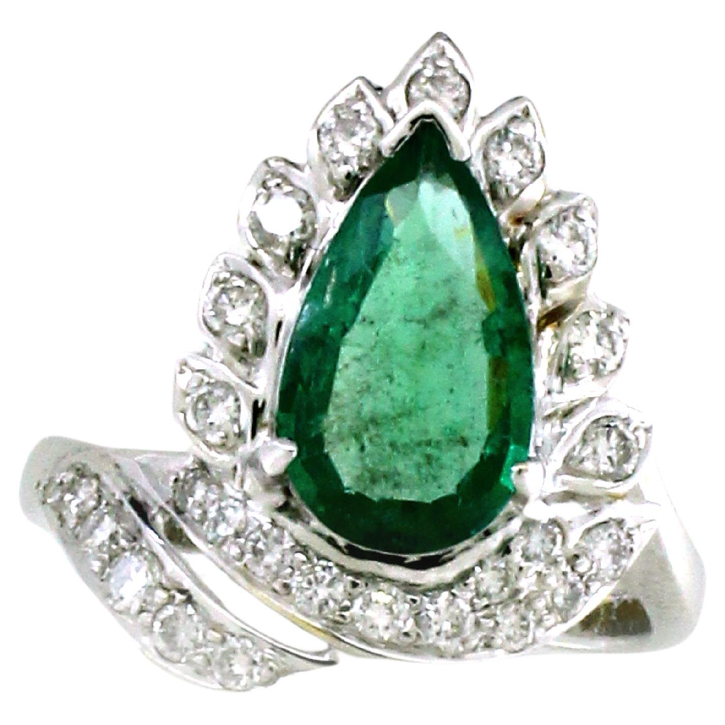 1,30 Karat Smaragd-Birnen-Ring im Angebot