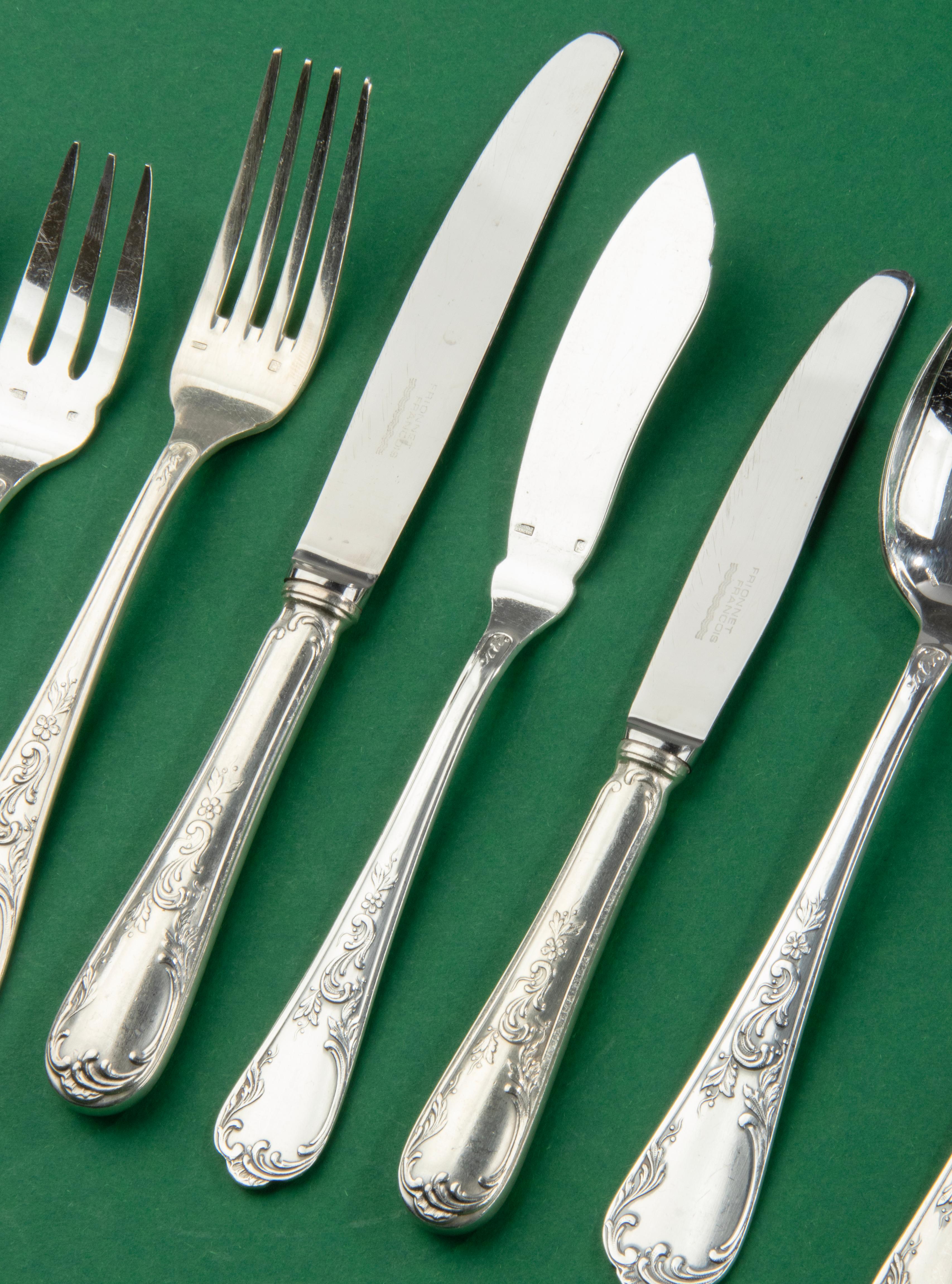 130-Piece Set Silver Plated Flatware, Frionnet France, Rococo Style In Good Condition For Sale In Casteren, Noord-Brabant