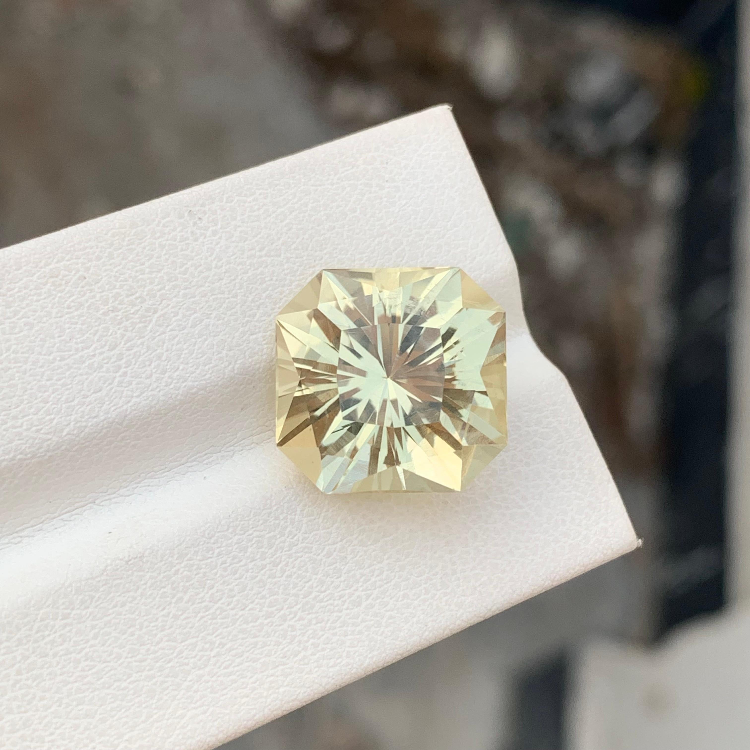 Arts and Crafts 13.00 Carat Natural Loose Citrine Square Shape Gemstone (Citrine en vrac de forme carrée) en vente
