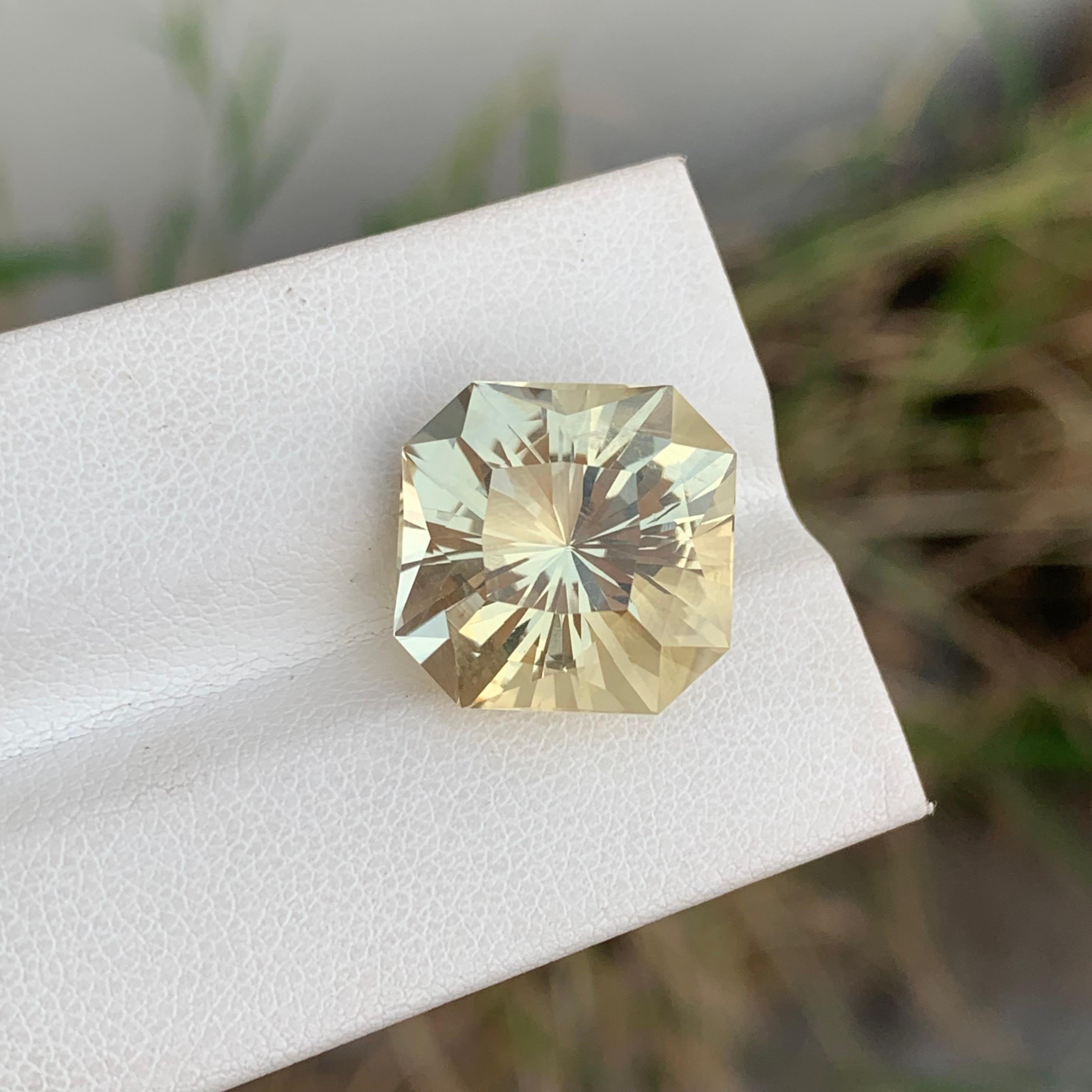 13.00 Carat Natural Loose Citrine Square Shape Gemstone (Citrine en vrac de forme carrée) en vente 1