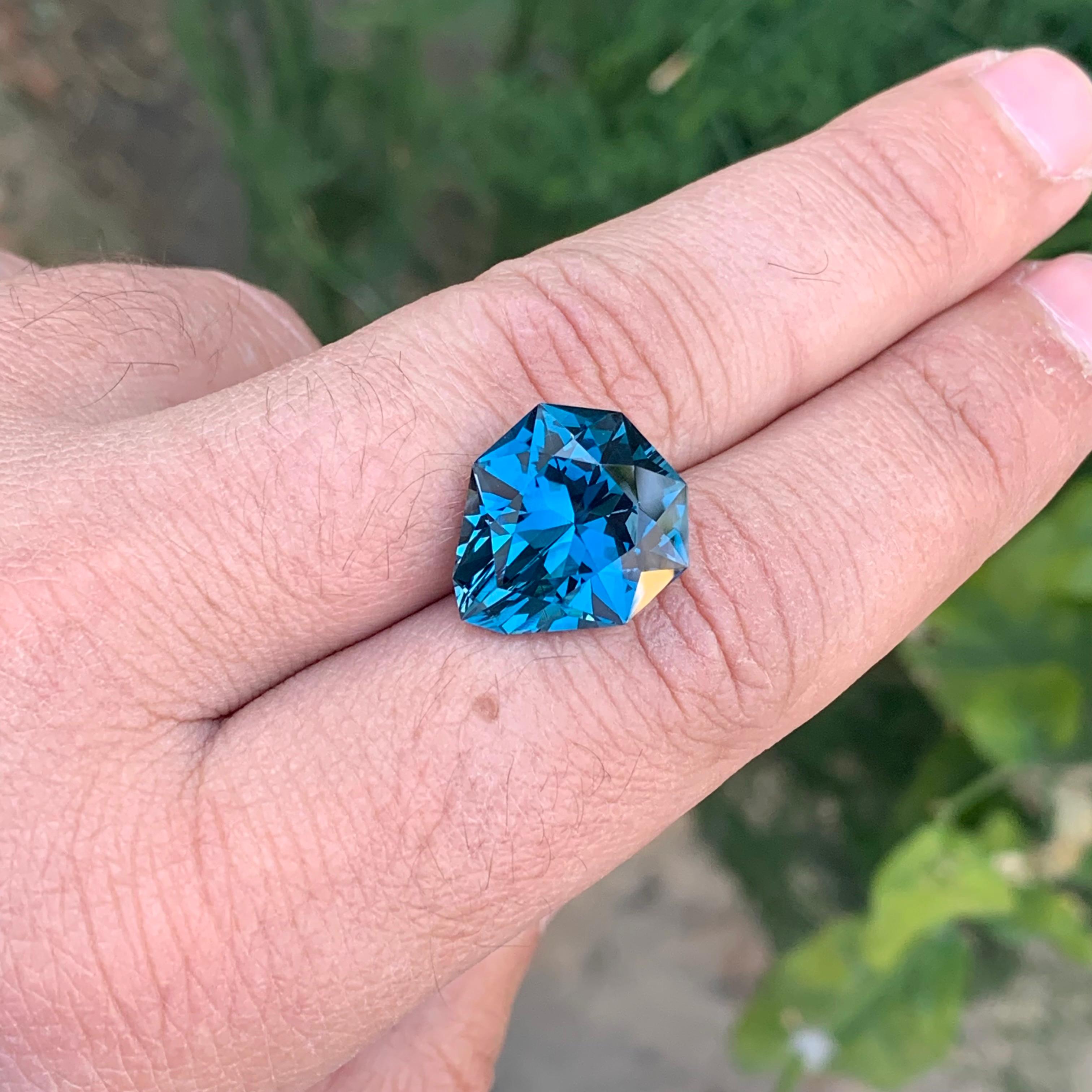 13.00 Carat Natural Loose London Blue Topaz Shield Cut Gemstone For Sale 6
