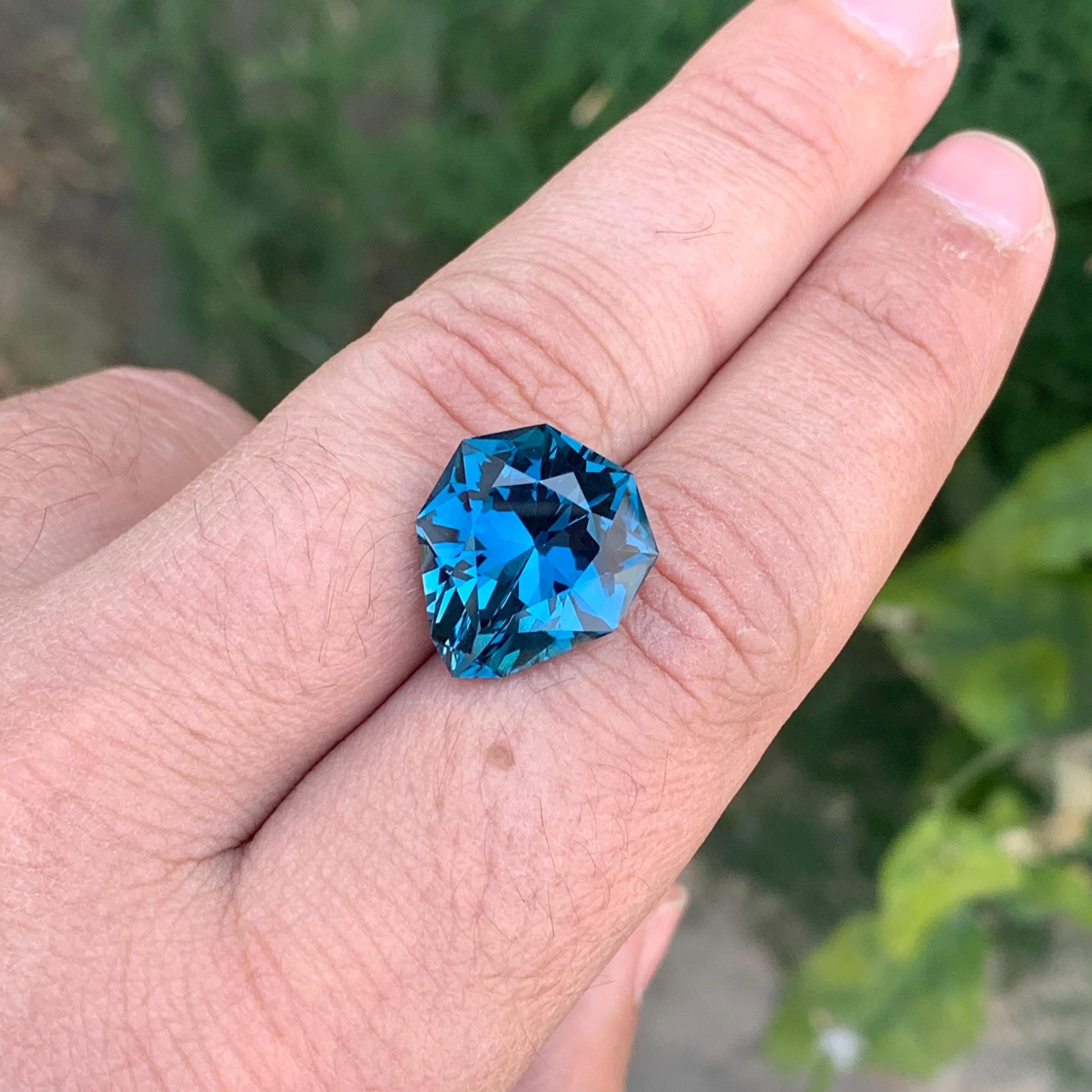 13.00 Carat Natural Loose London Blue Topaz Shield Cut Gemstone For Sale 7