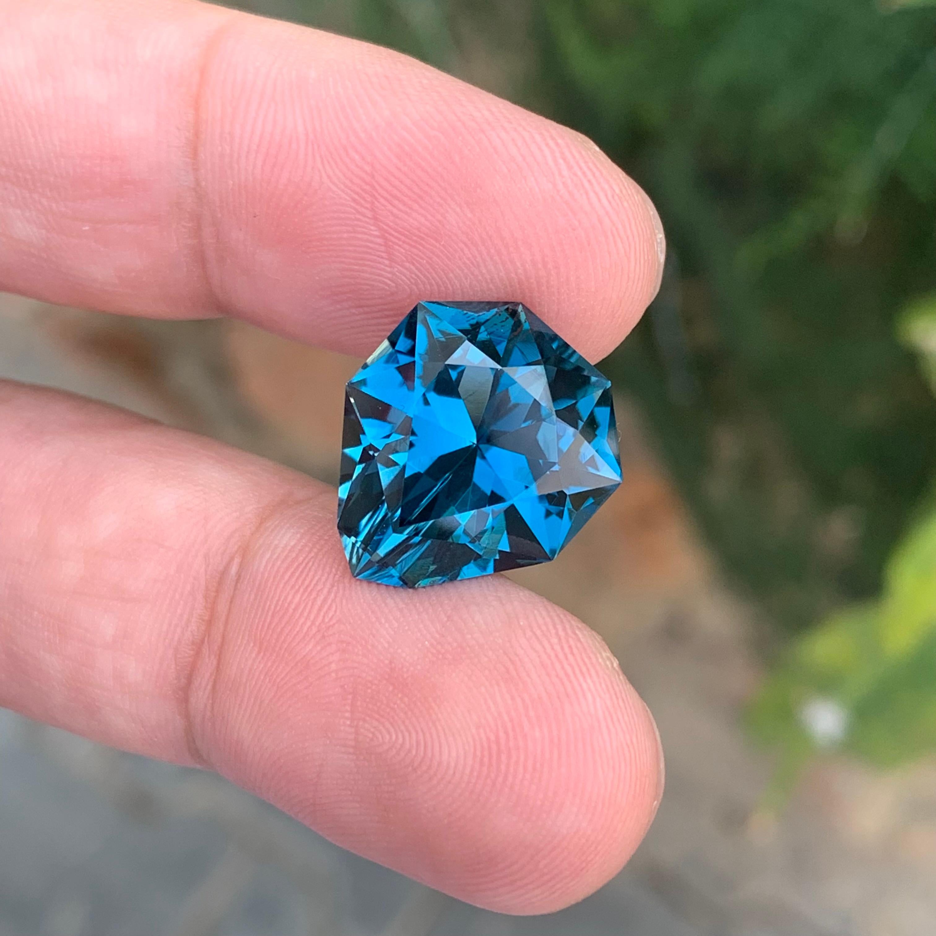 13.00 Carat Natural Loose London Blue Topaz Shield Cut Gemstone For Sale 4