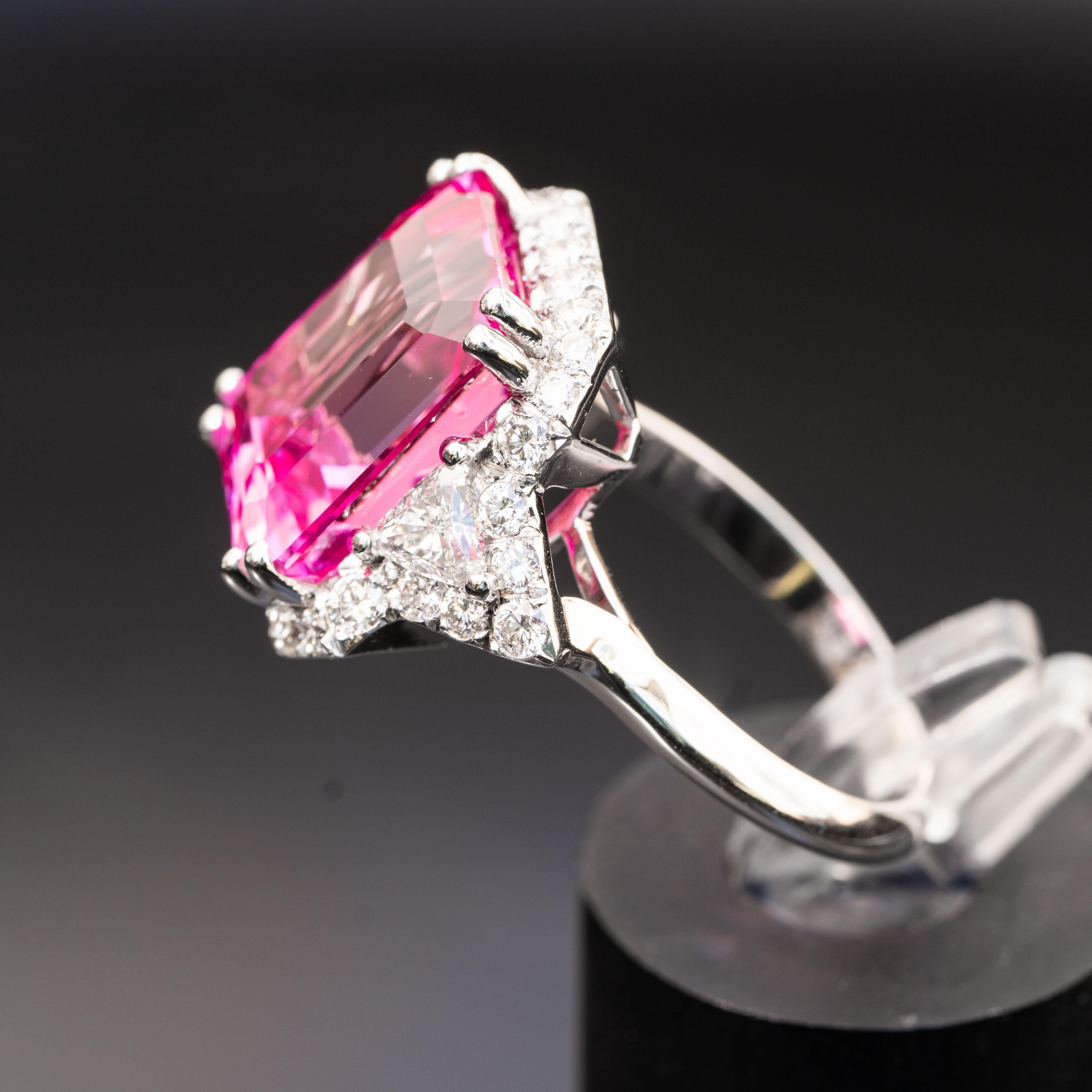 Taille émeraude Bague en saphir rose de 13,00 carats Bague de déclaration en diamants naturels de 1,20 carats en vente