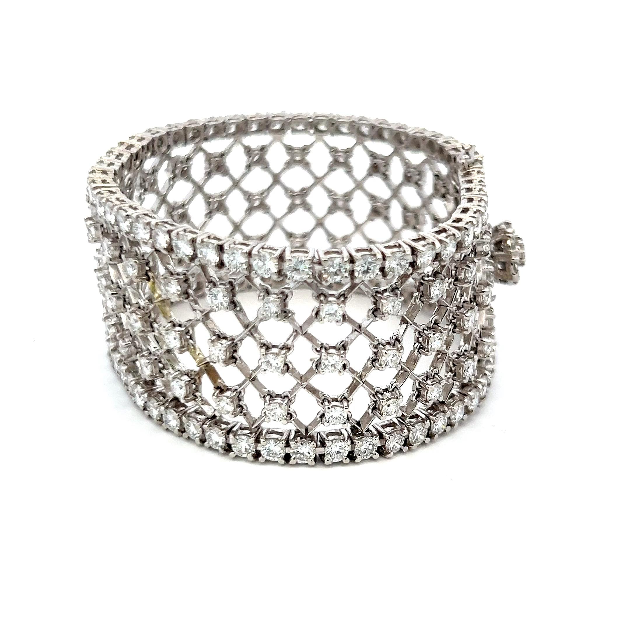 Pulsera de eslabones de malla ancha de oro blanco de 18 quilates con diamante brillante redondo de 13,00 quilates en Bueno estado para la venta en New York, NY