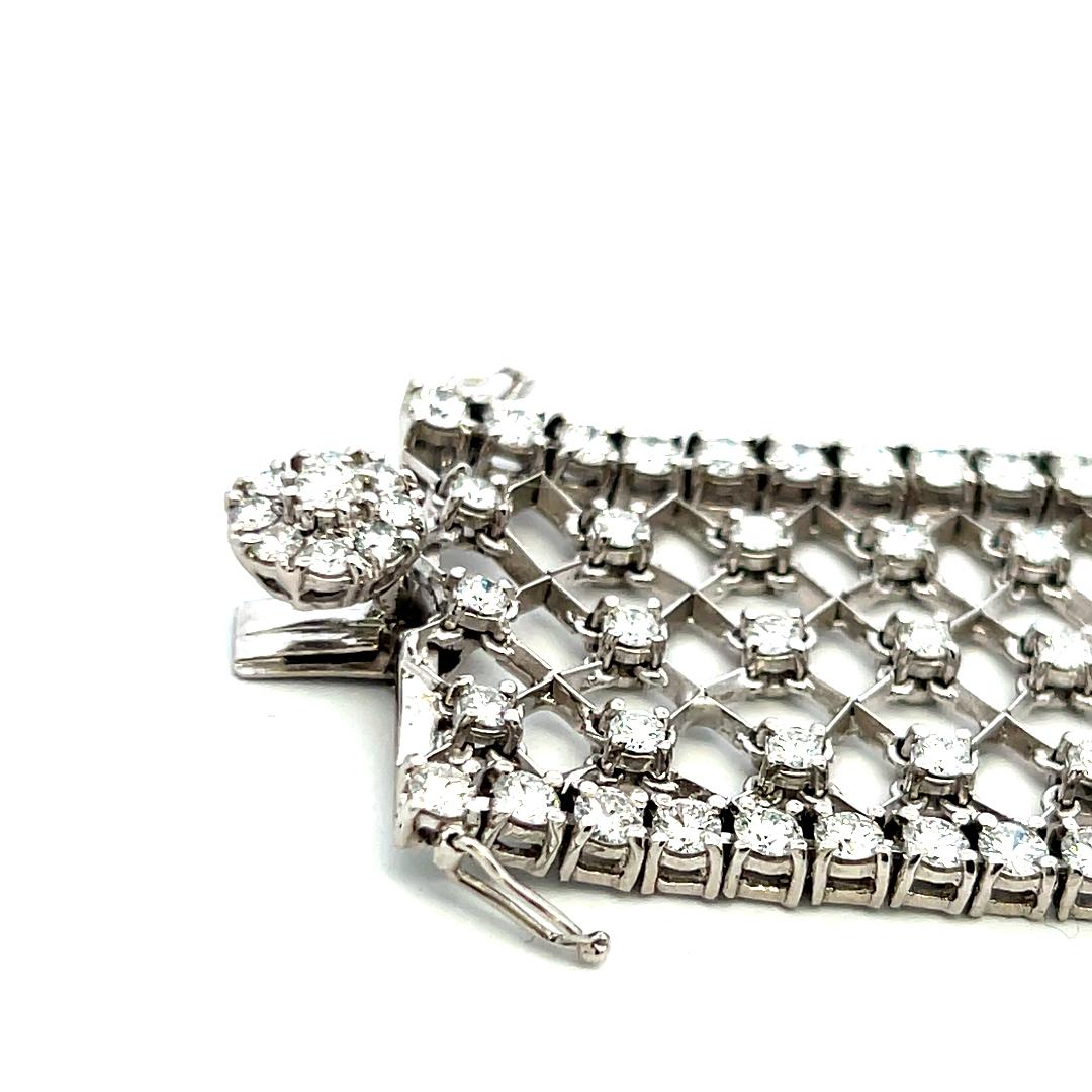 Pulsera de eslabones de malla ancha de oro blanco de 18 quilates con diamante brillante redondo de 13,00 quilates en venta 4